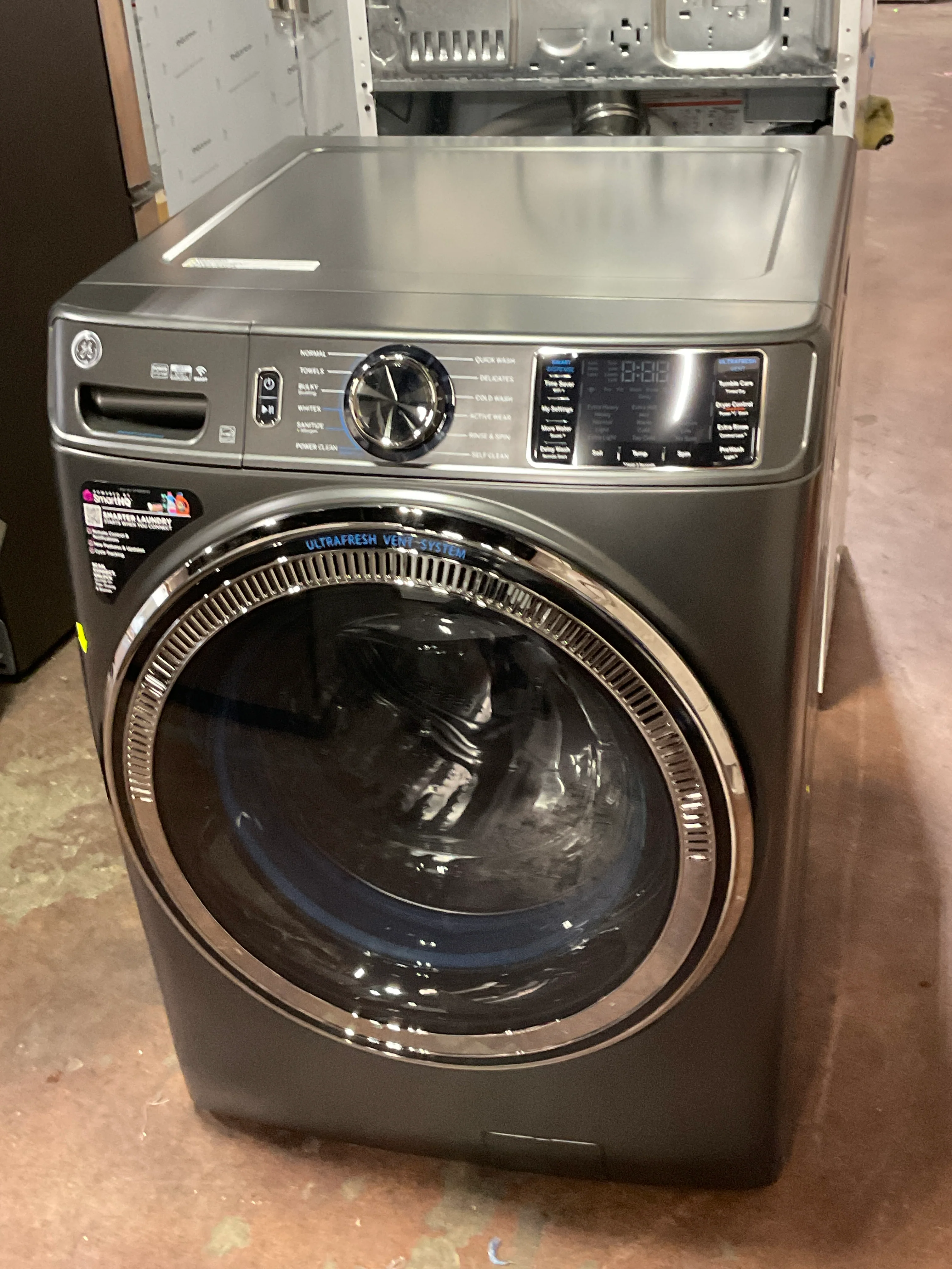 GE® ENERGY STAR® 5.0 cu. ft. Capacity Smart Front Load Steam Washer with SmartDispense™ UltraFresh Vent System with OdorBlock™ and Steam - Image 9