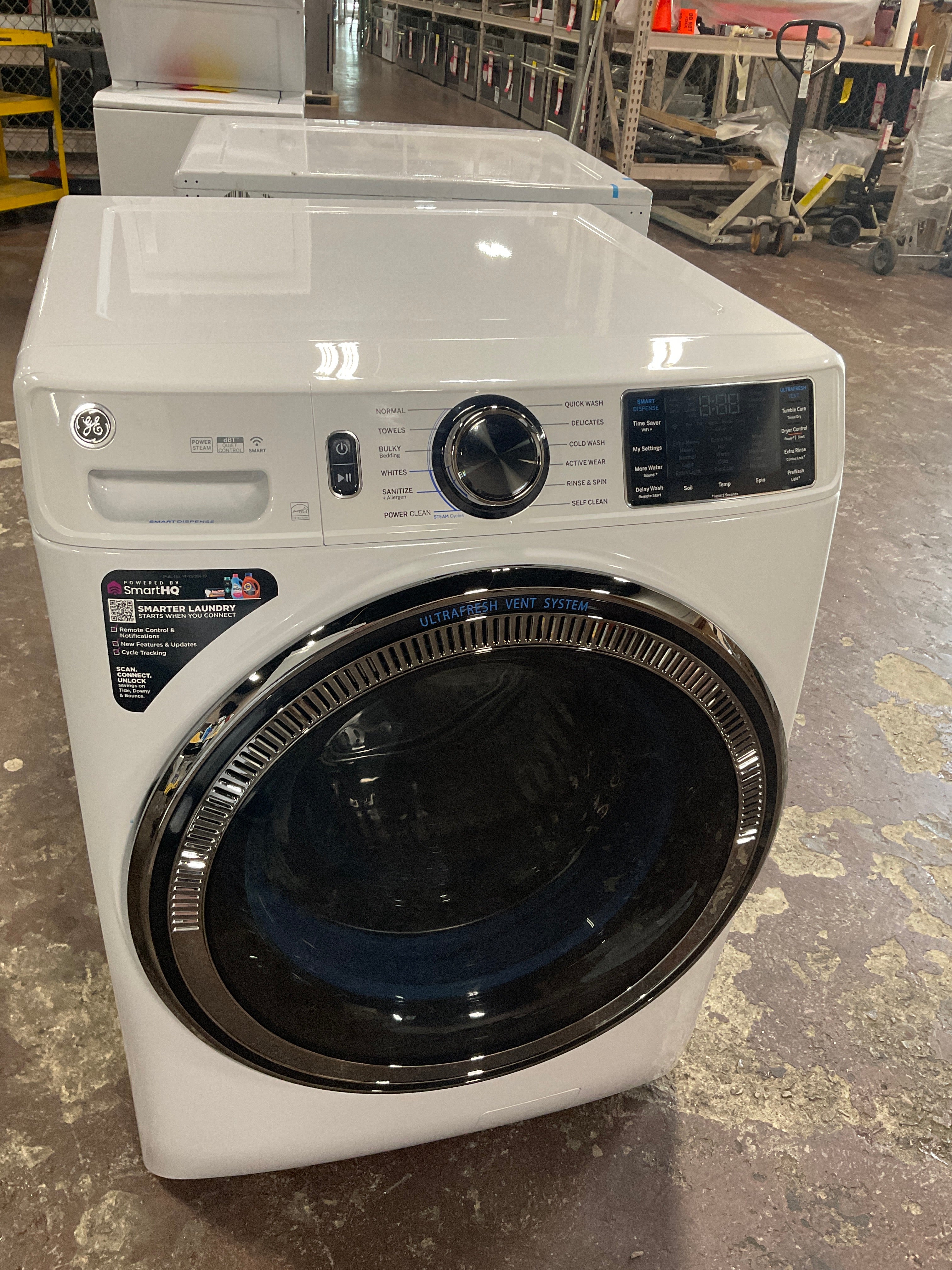 GE GE® ENERGY STAR® 5.0 cu. ft. Capacity Smart Front Load Steam Washer with SmartDispense™ UltraFresh Vent System with OdorBlock™ and Steam - Image 7