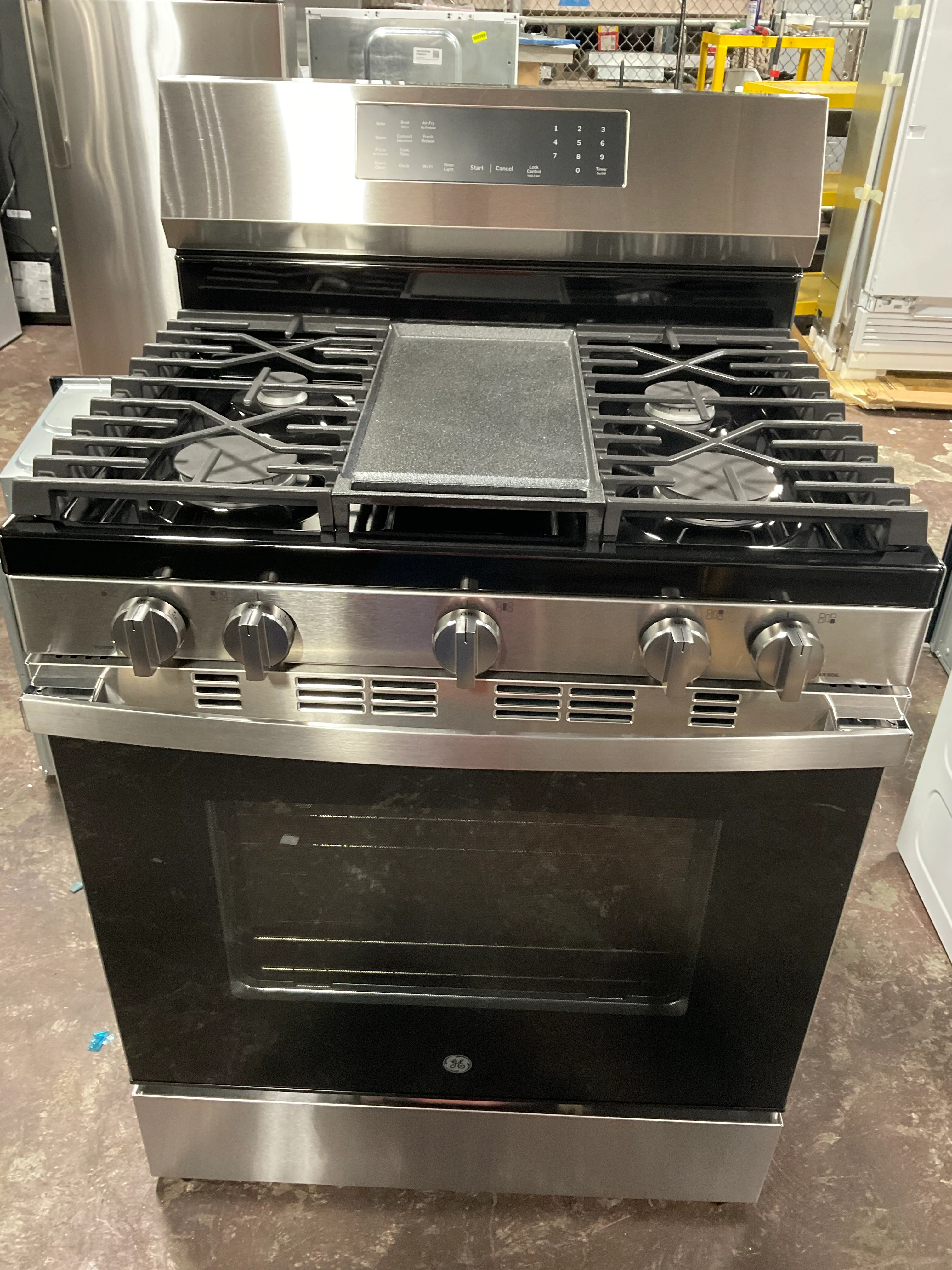 GE® 30" Free-Standing Gas Convection Range with No Preheat Air Fry and EasyWash™ Oven Tray - Image 6