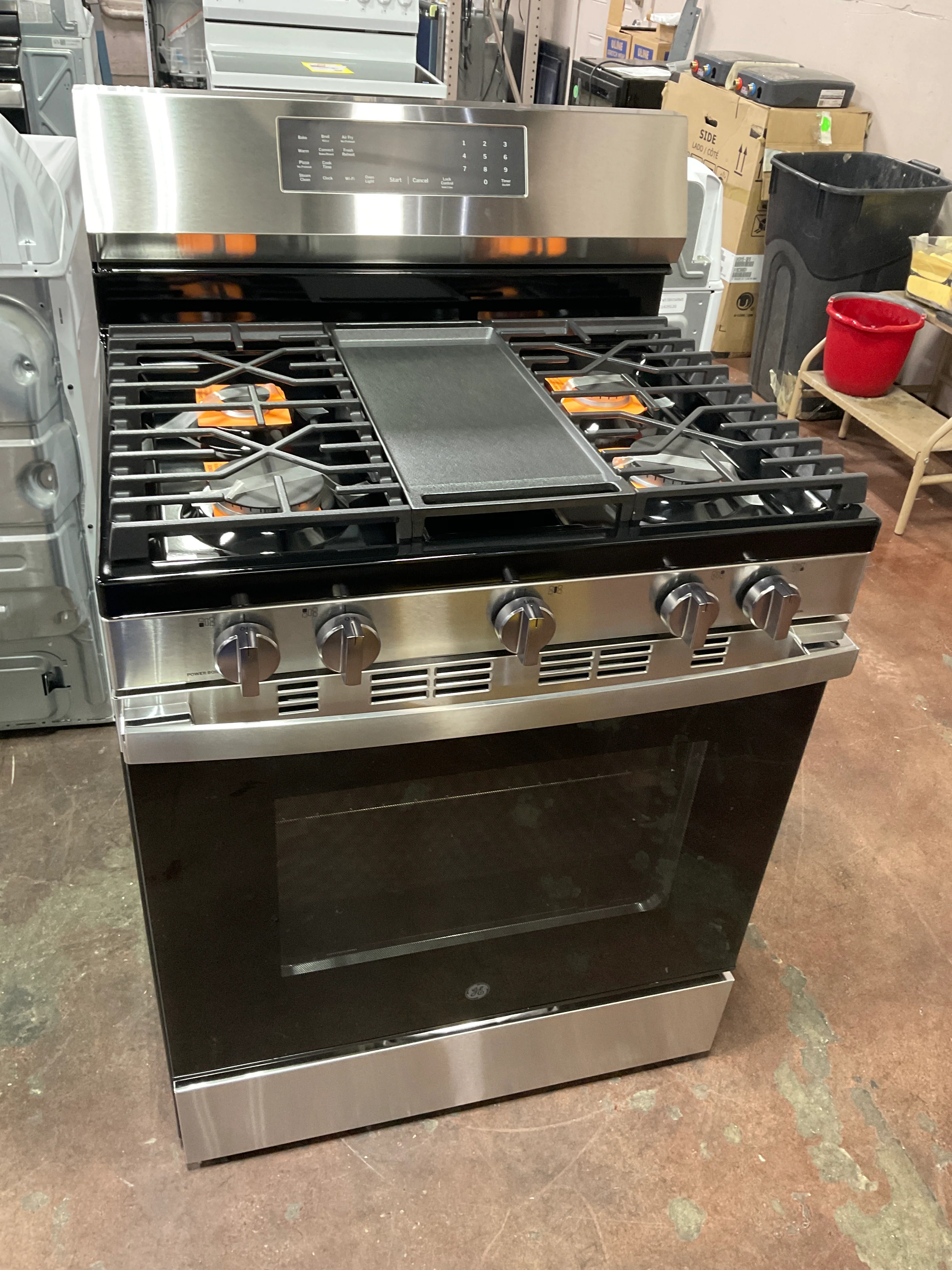 GE® 30" Free-Standing Gas Convection Range with No Preheat Air Fry and EasyWash™ Oven Tray - Image 8