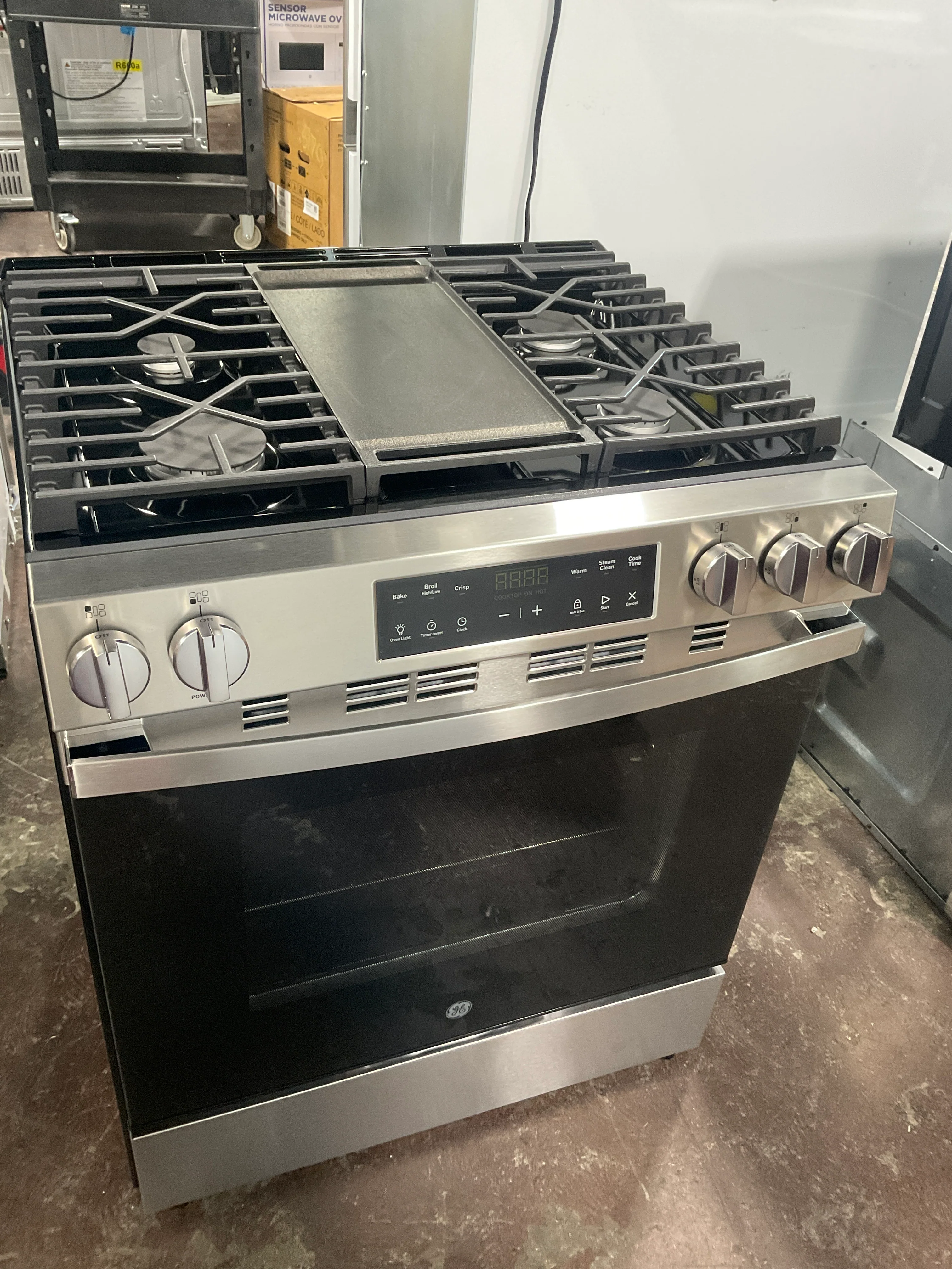 GE® 30" Slide-In Front Control Gas Range with Crisp Mode - Image 9