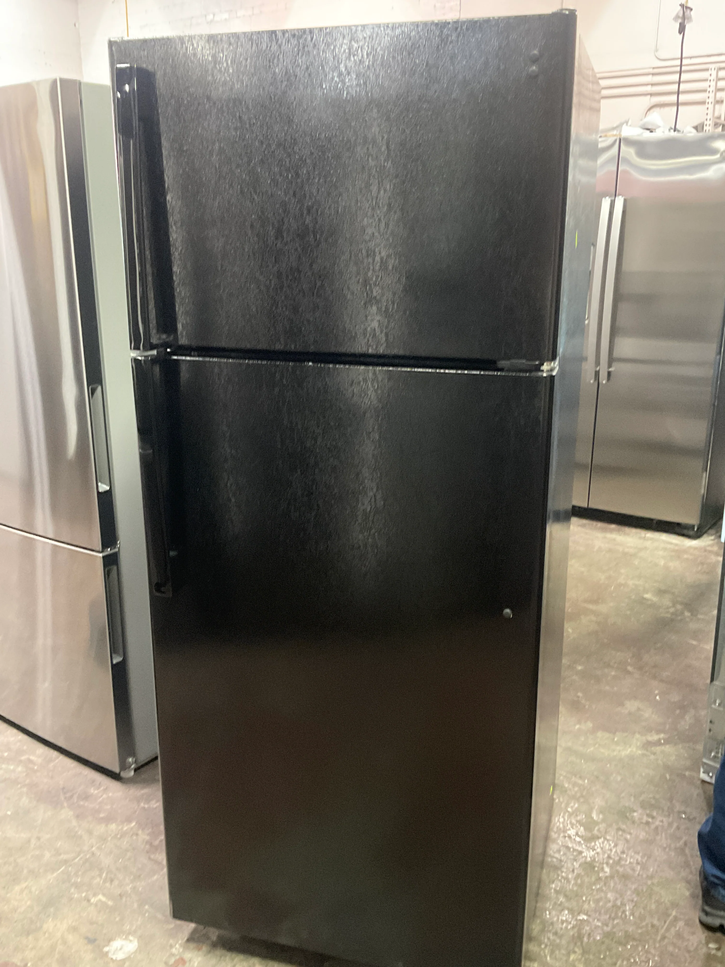 GE GE® ENERGY STAR® 17.5 Cu. Ft. Top-Freezer Refrigerator - Image 9