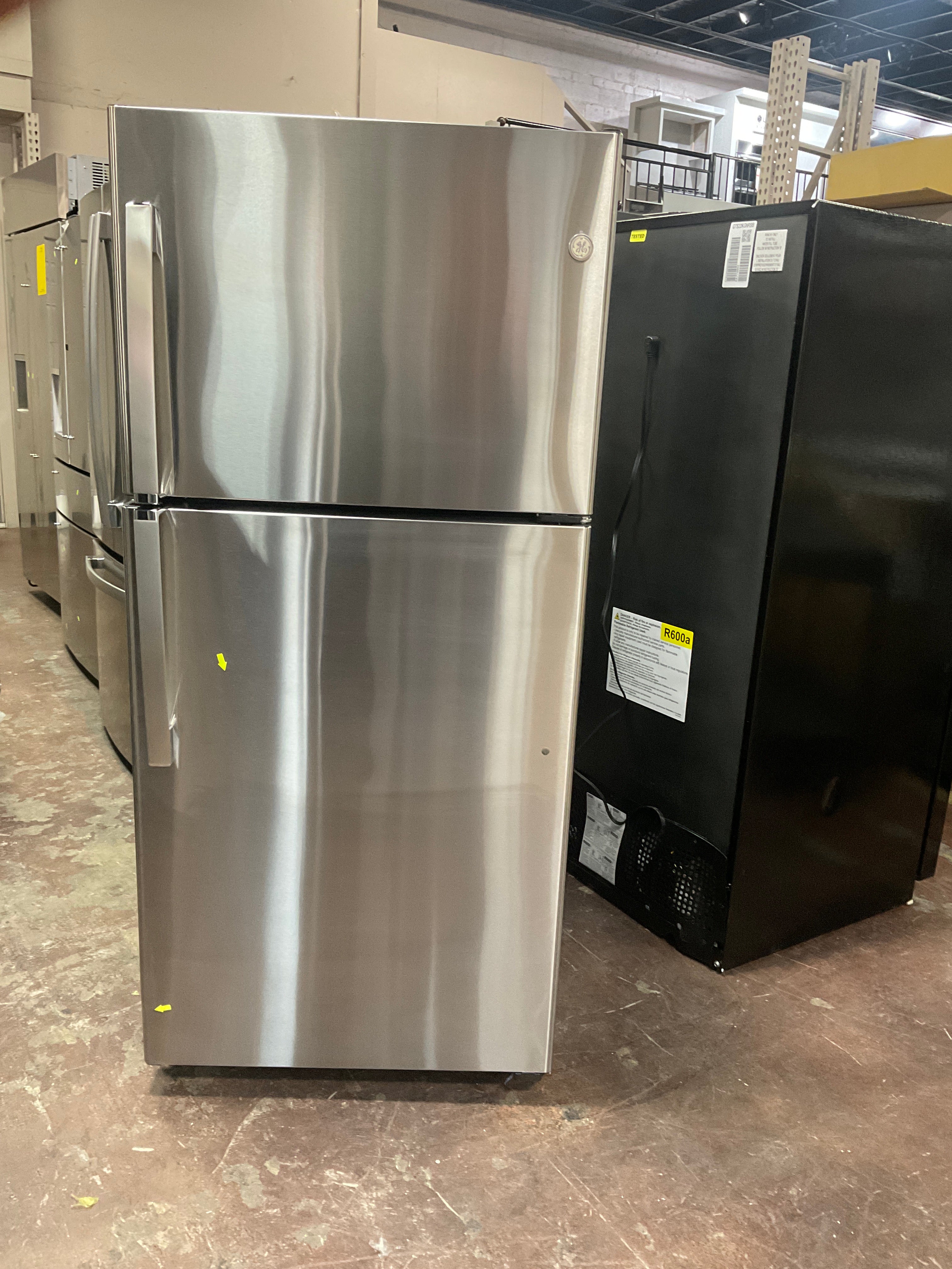 GE GE® ENERGY STAR® 19.2 Cu. Ft. Top-Freezer Refrigerator - Image 11