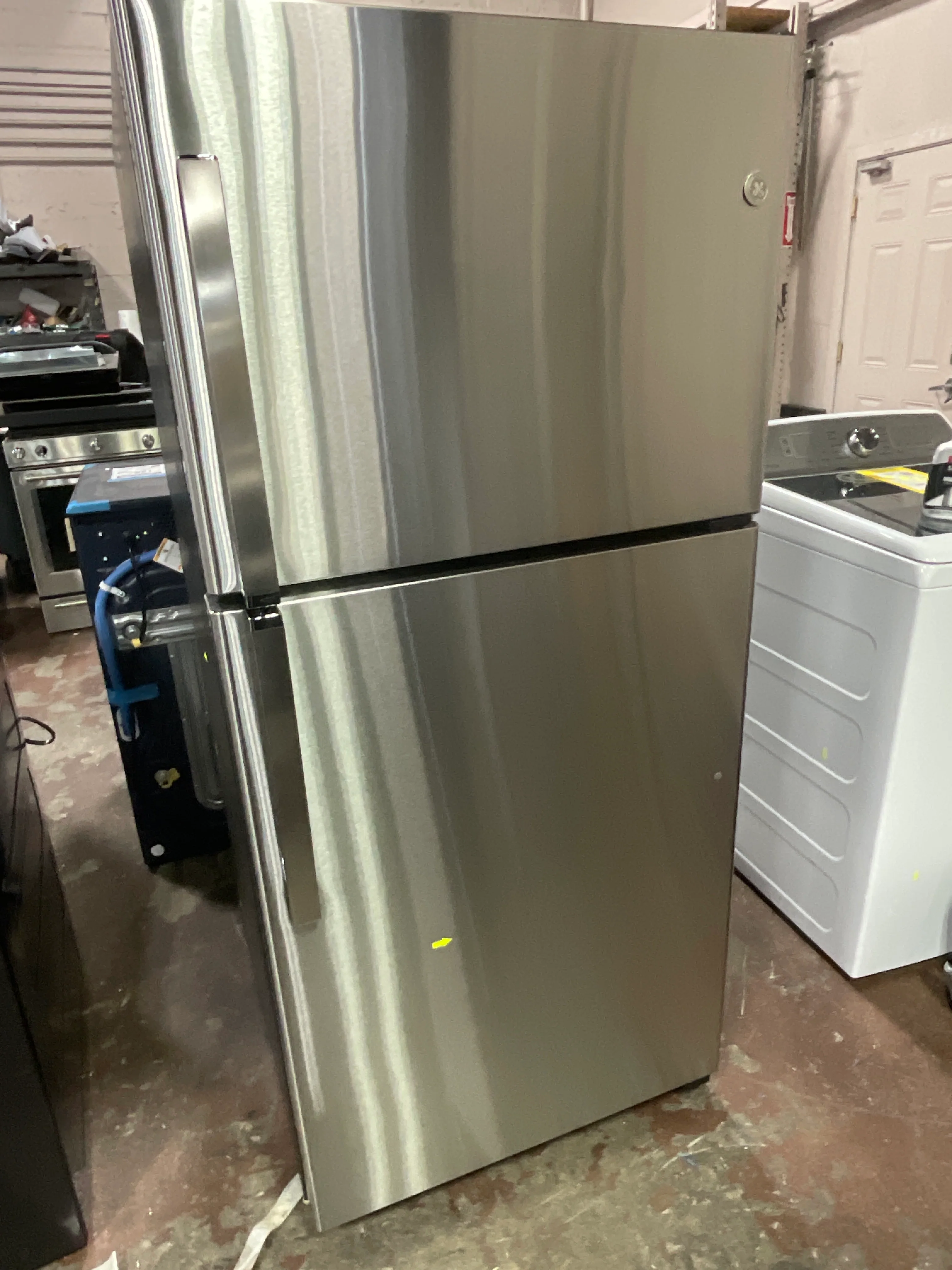 GE GE® ENERGY STAR® 19.2 Cu. Ft. Top-Freezer Refrigerator - Image 15