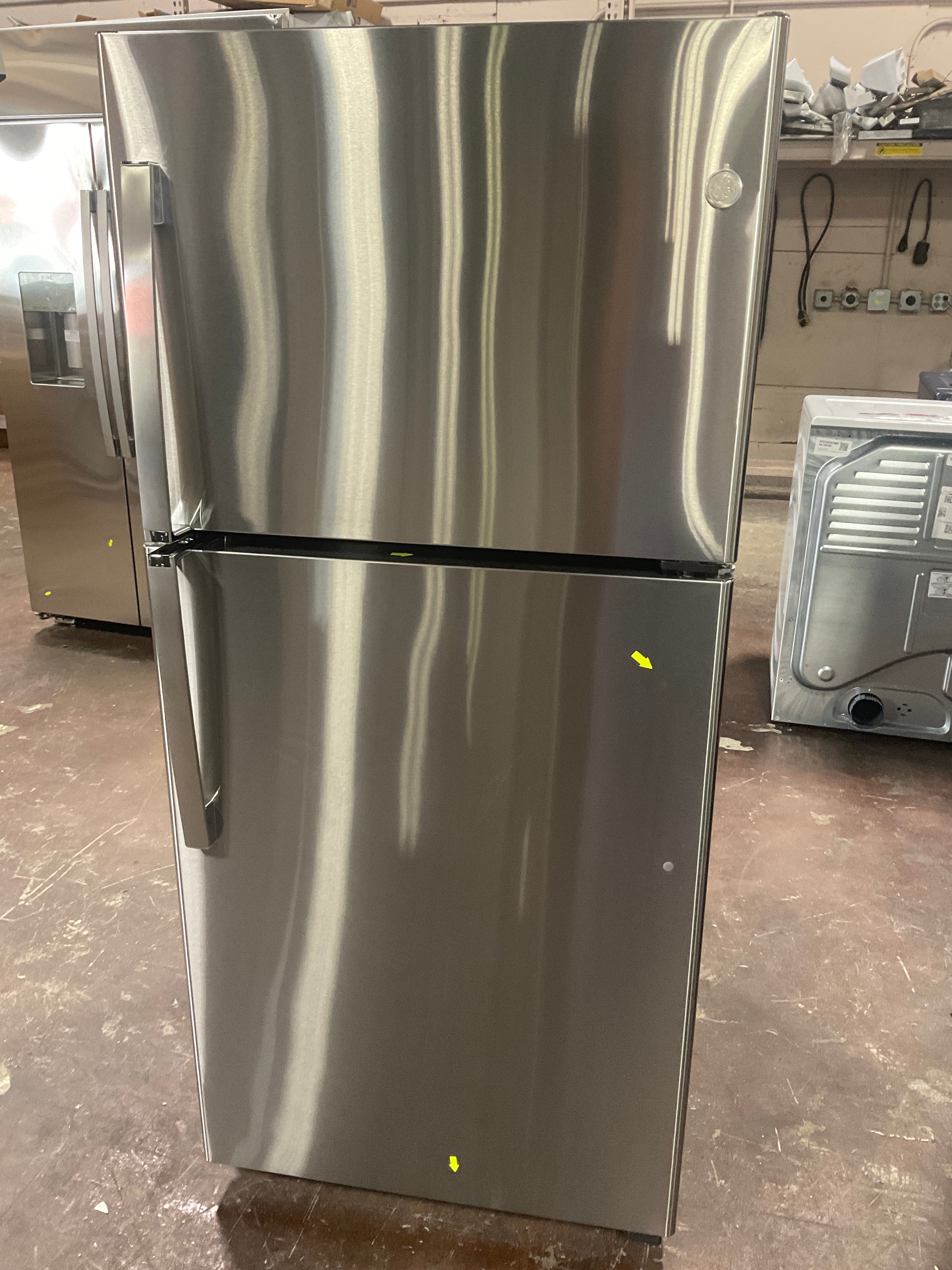 GE GE® ENERGY STAR® 19.2 Cu. Ft. Top-Freezer Refrigerator - Image 16