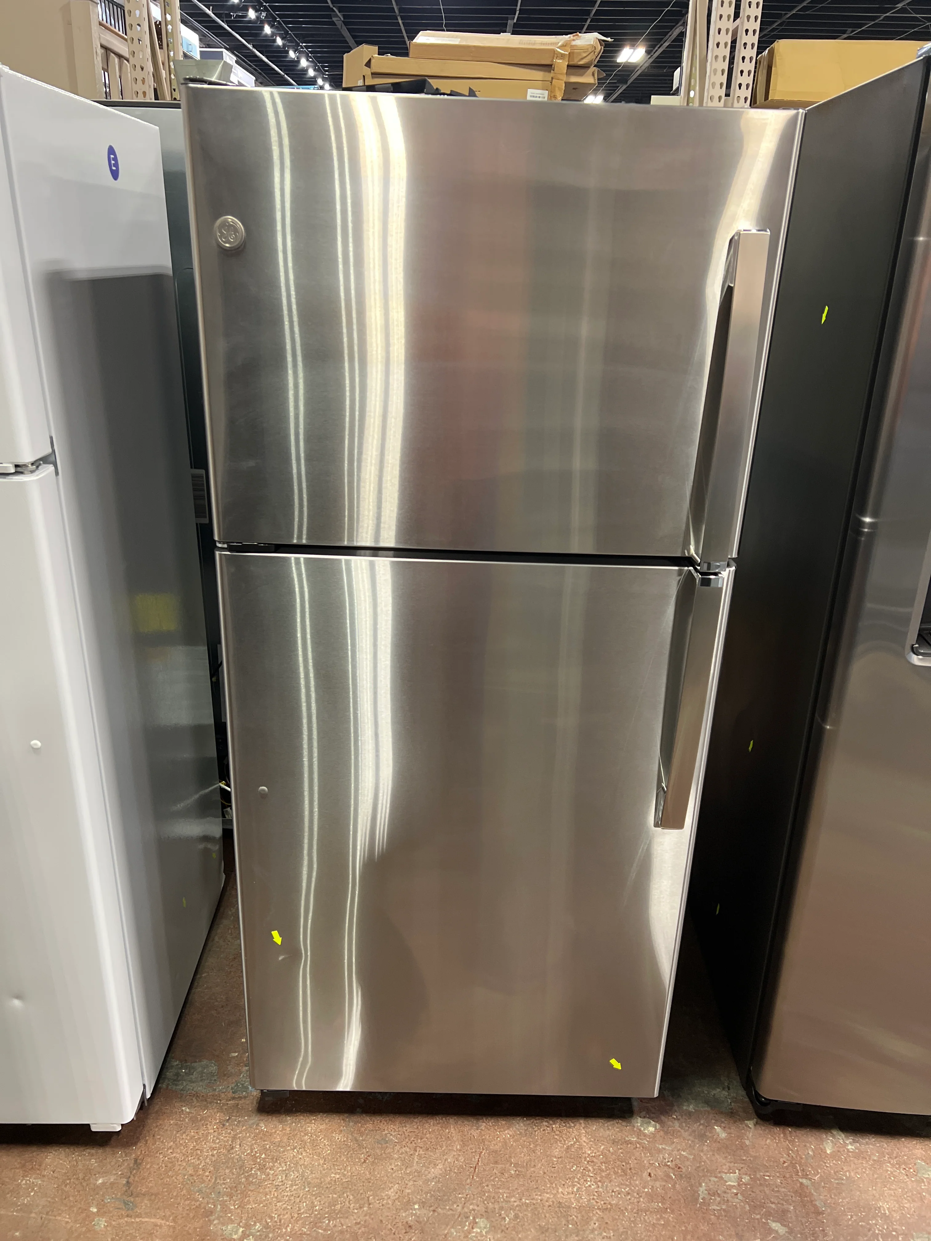 GE GE® ENERGY STAR® 19.2 Cu. Ft. Top-Freezer Refrigerator - Image 7