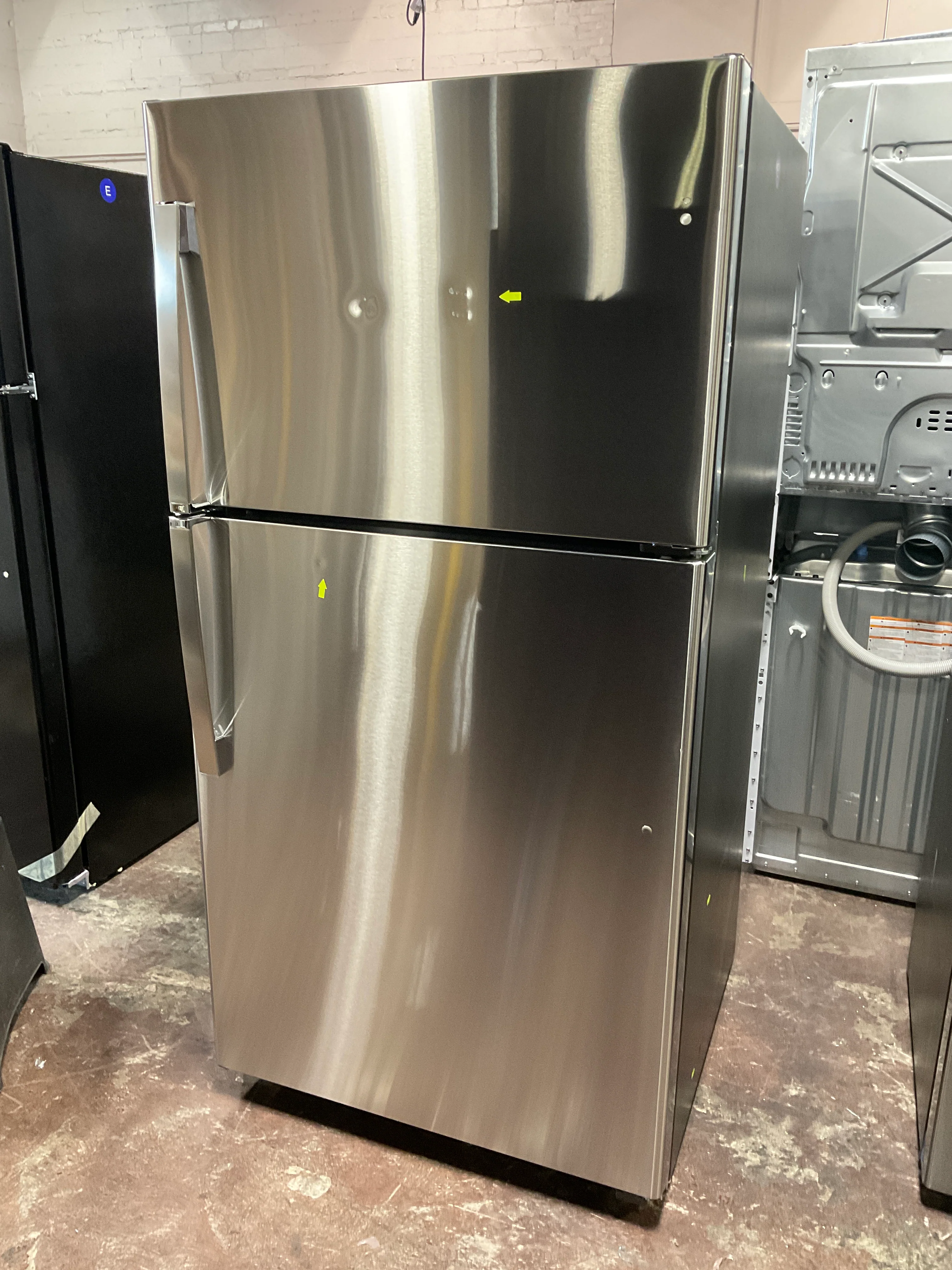 GE GE® ENERGY STAR® 21.9 Cu. Ft. Top-Freezer Refrigerator - Image 11