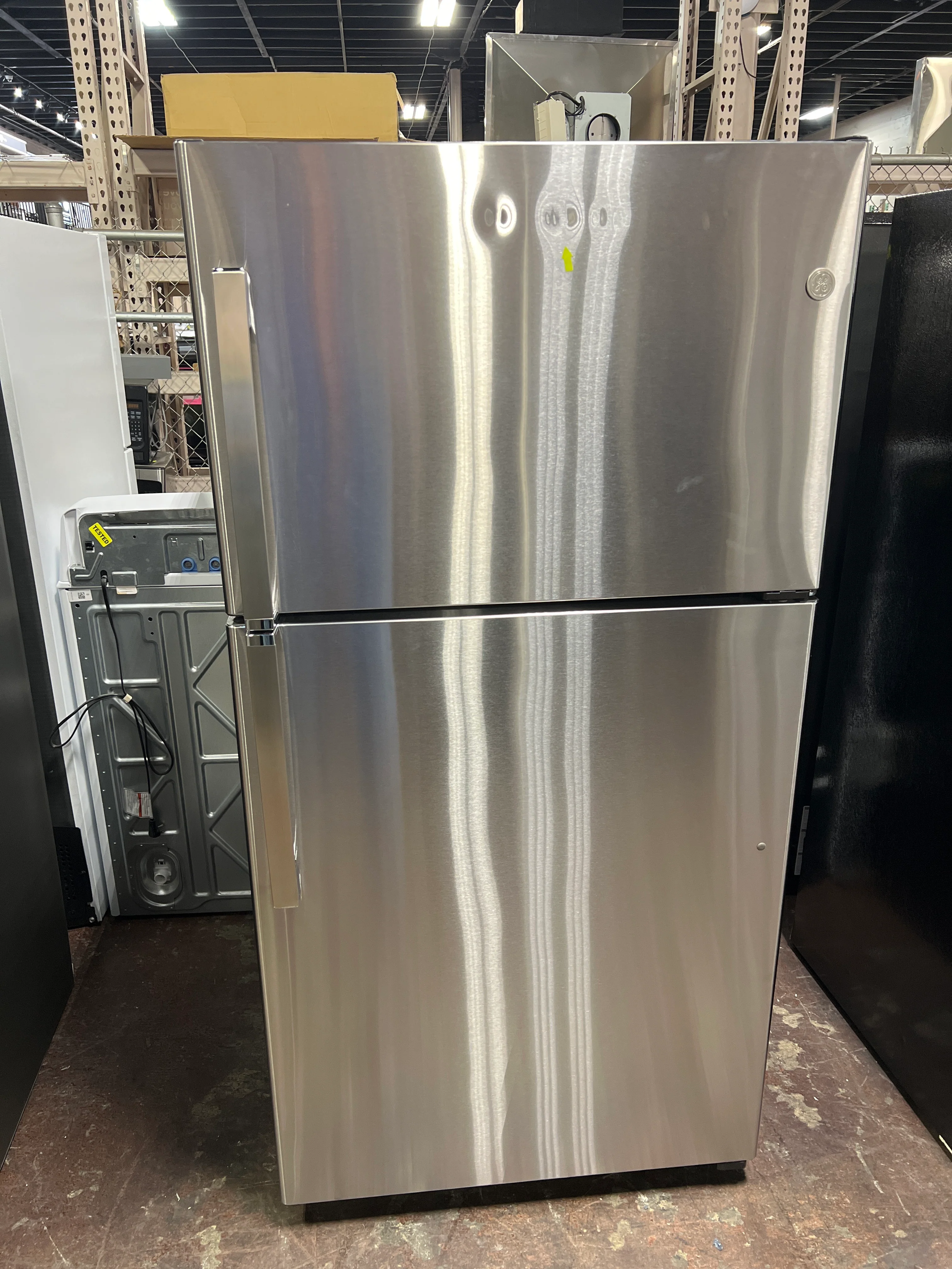 GE GE® ENERGY STAR® 21.9 Cu. Ft. Top-Freezer Refrigerator - Image 12