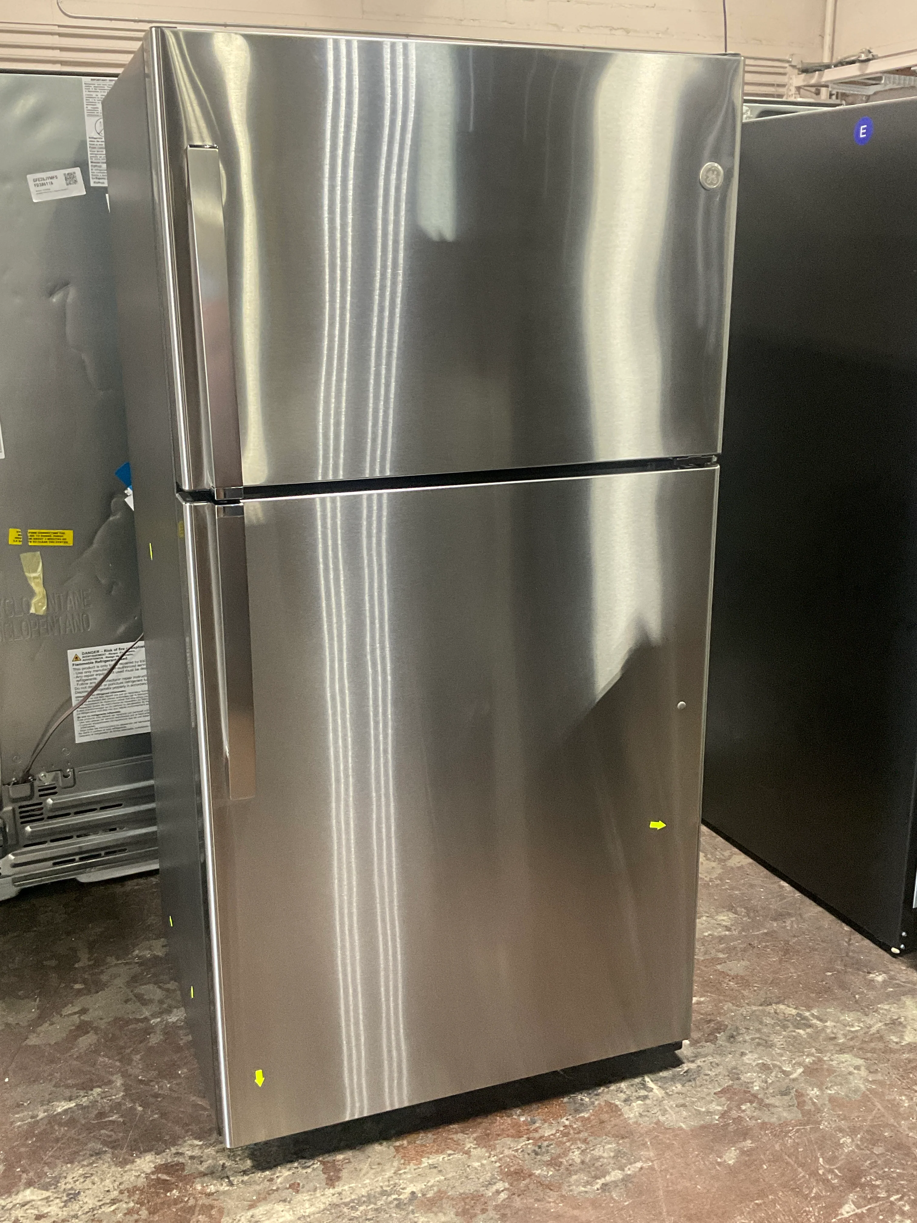 GE GE® ENERGY STAR® 21.9 Cu. Ft. Top-Freezer Refrigerator - Image 14
