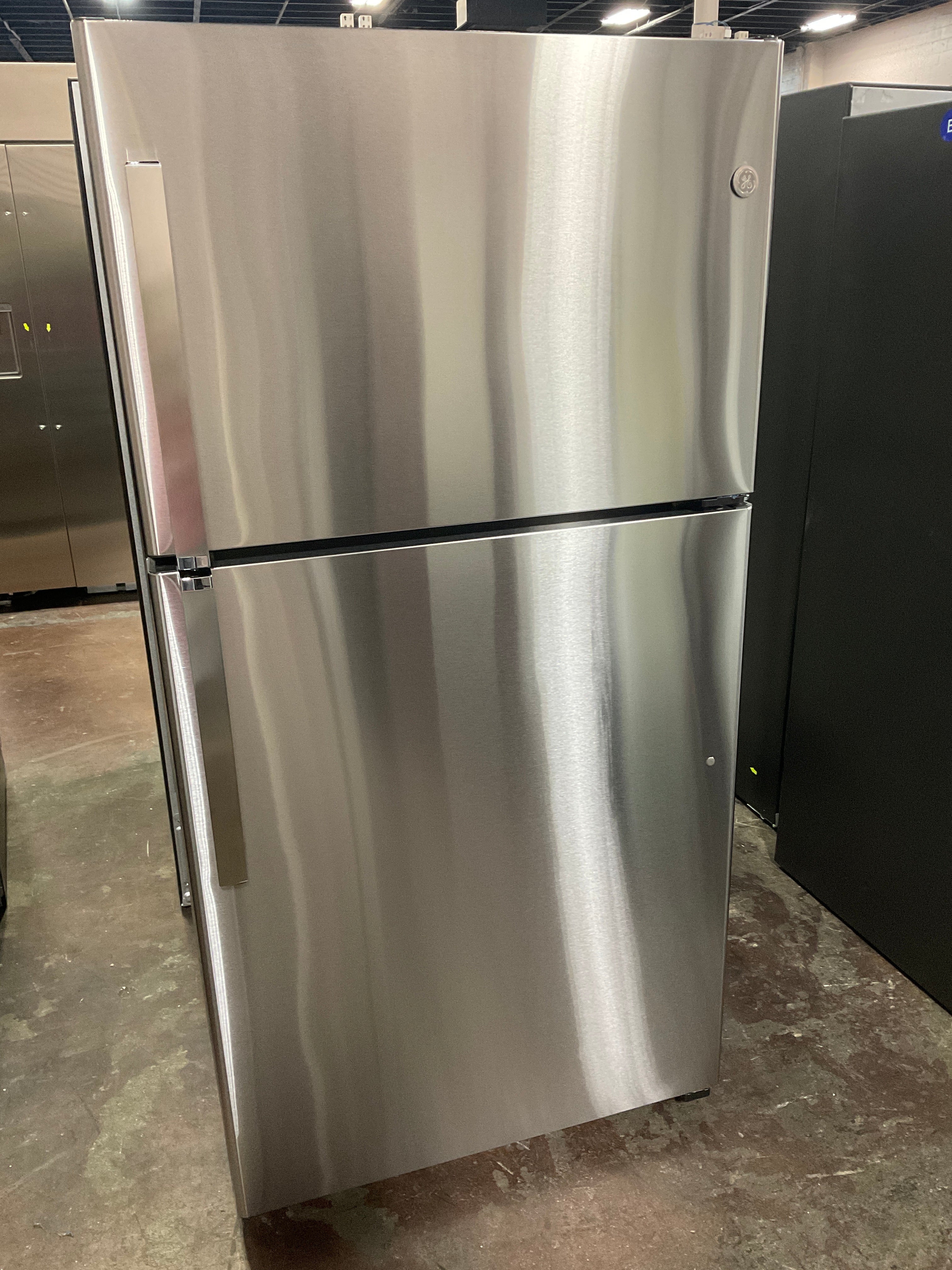 GE GE® ENERGY STAR® 21.9 Cu. Ft. Top-Freezer Refrigerator - Image 16