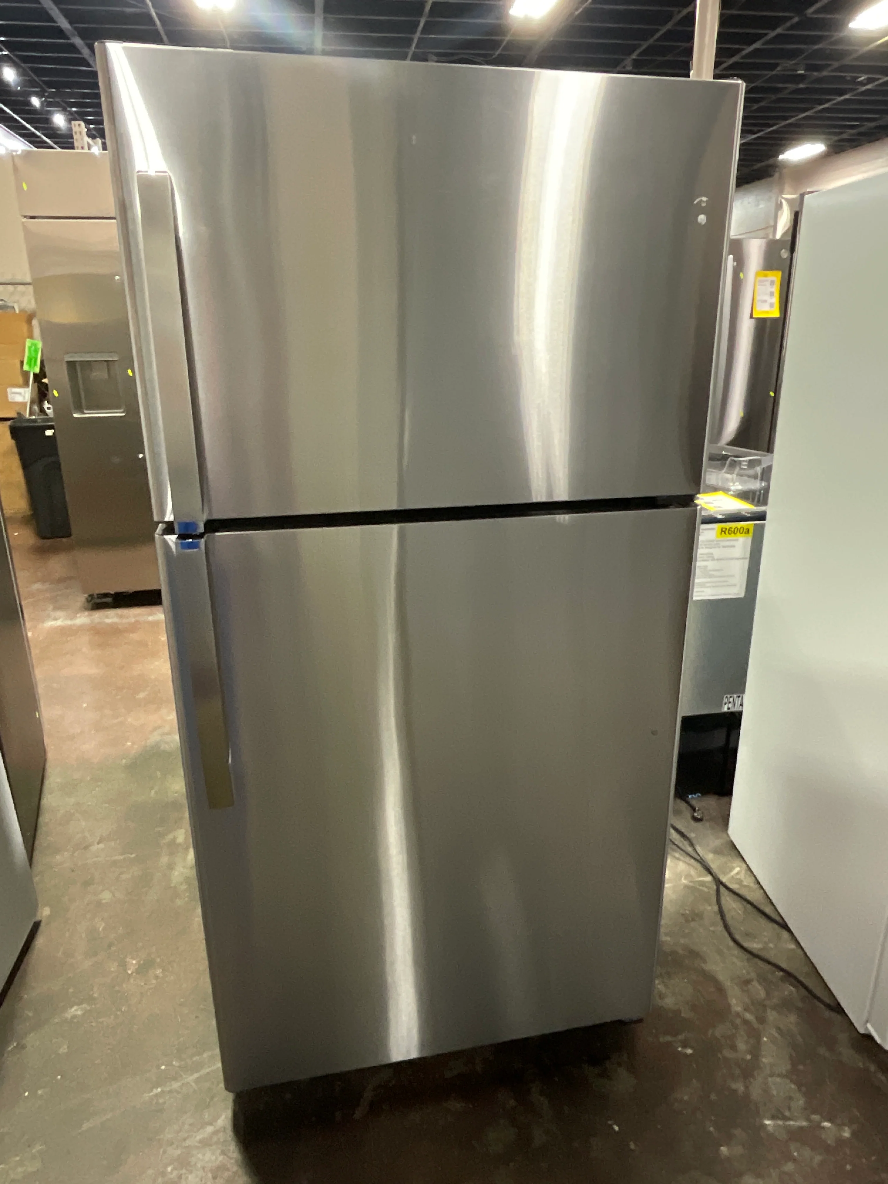 GE GE® ENERGY STAR® 21.9 Cu. Ft. Top-Freezer Refrigerator - Image 7