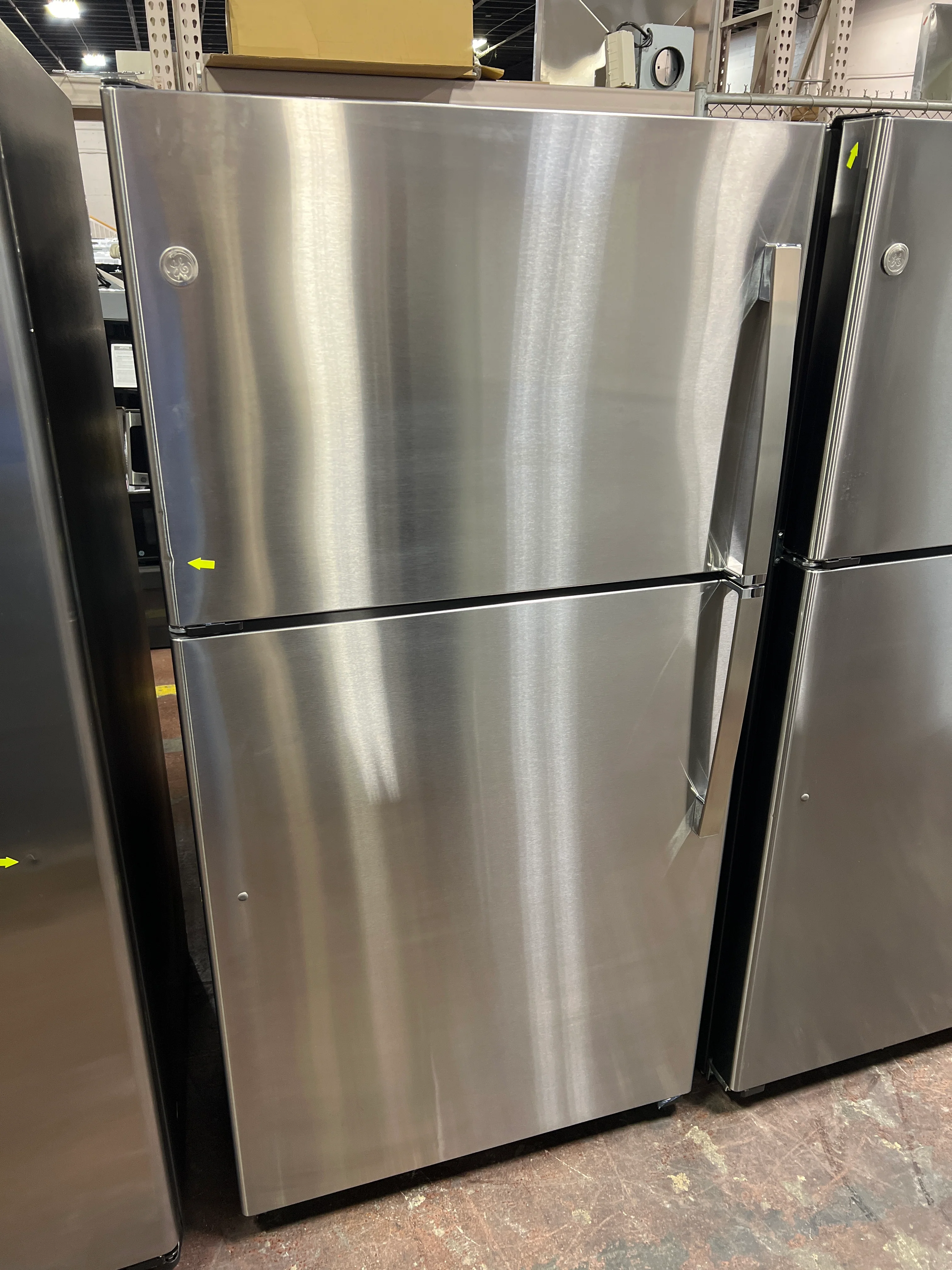 GE GE® ENERGY STAR® 21.9 Cu. Ft. Top-Freezer Refrigerator - Image 8