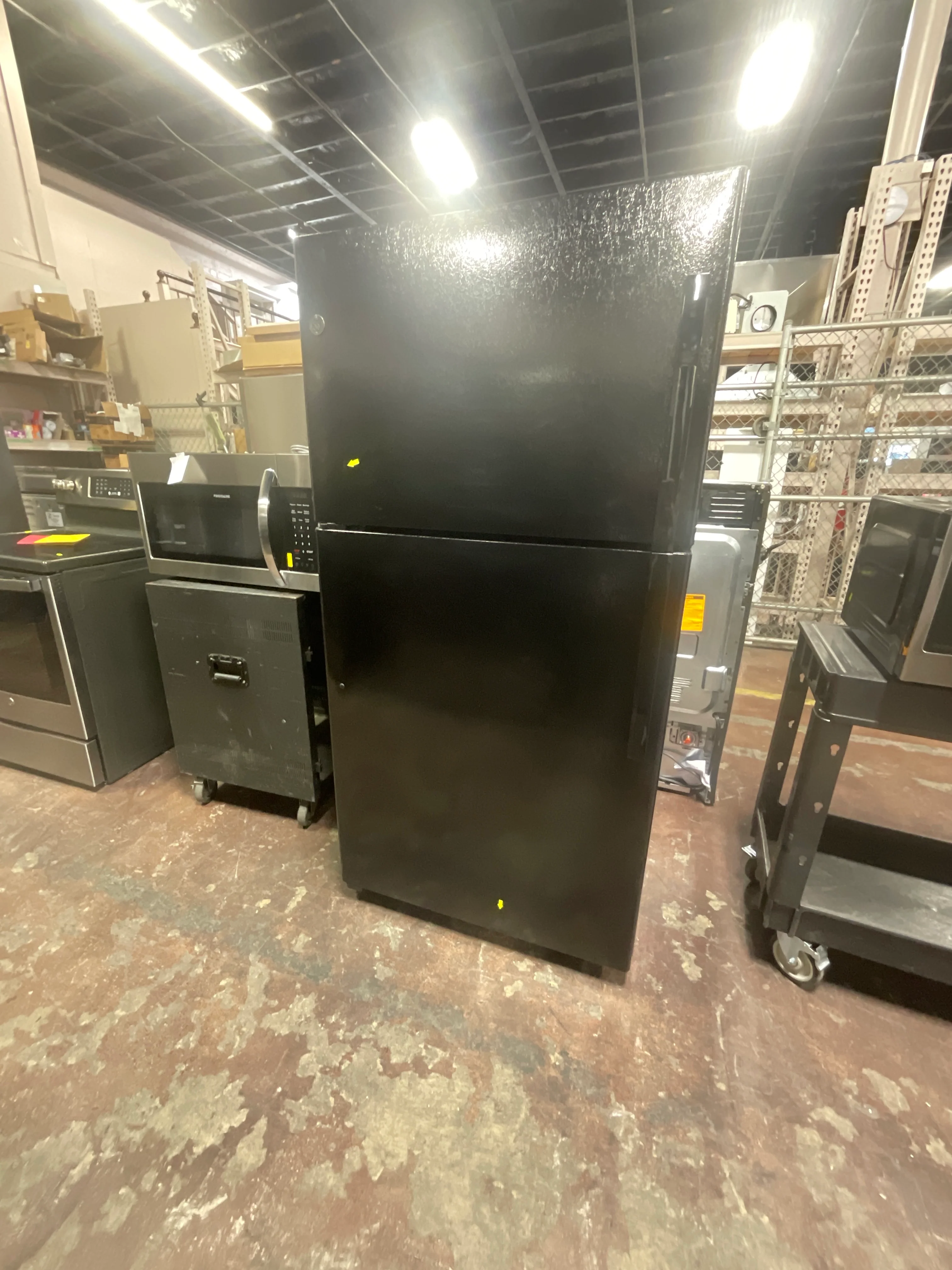 GE® ENERGY STAR® 21.9 Cu. Ft. Top-Freezer Refrigerator - Image 7