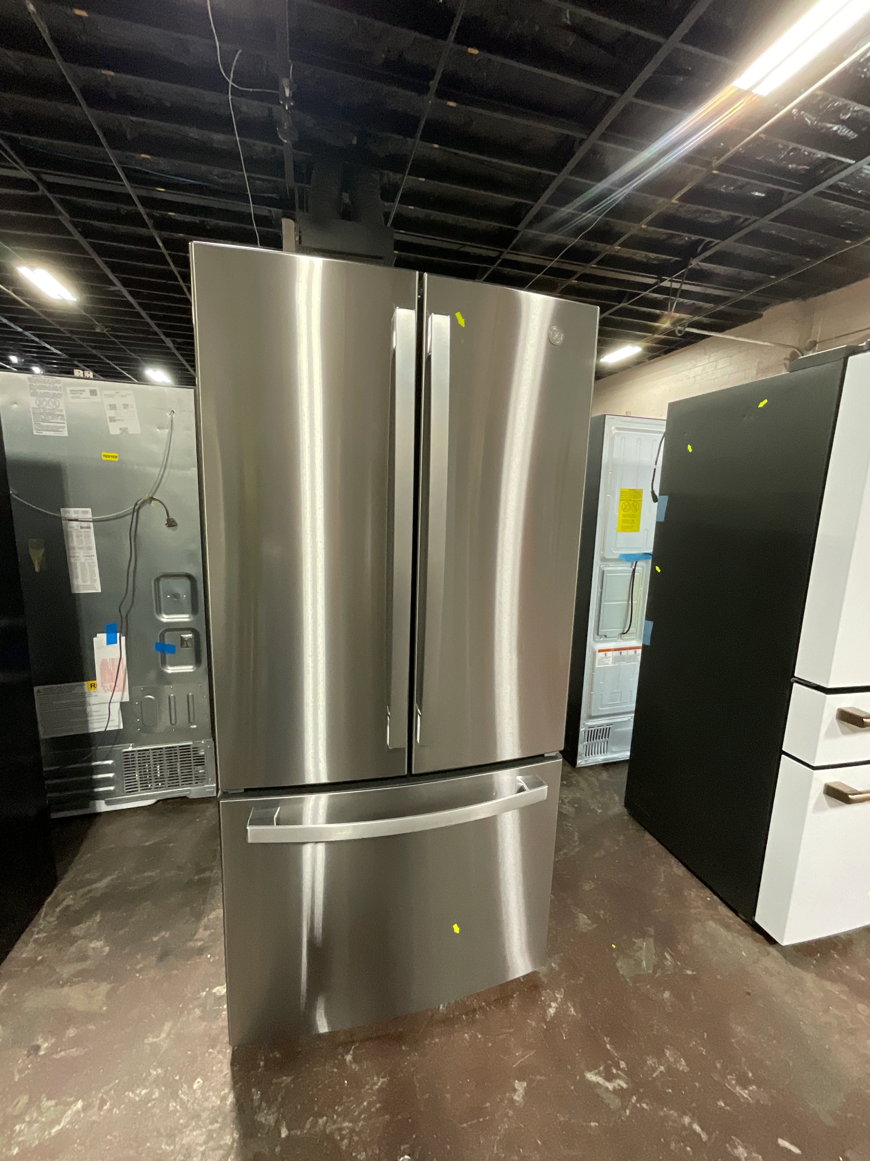 GE GE® ENERGY STAR® 24.7 Cu. Ft. French-Door Refrigerator - Image 11