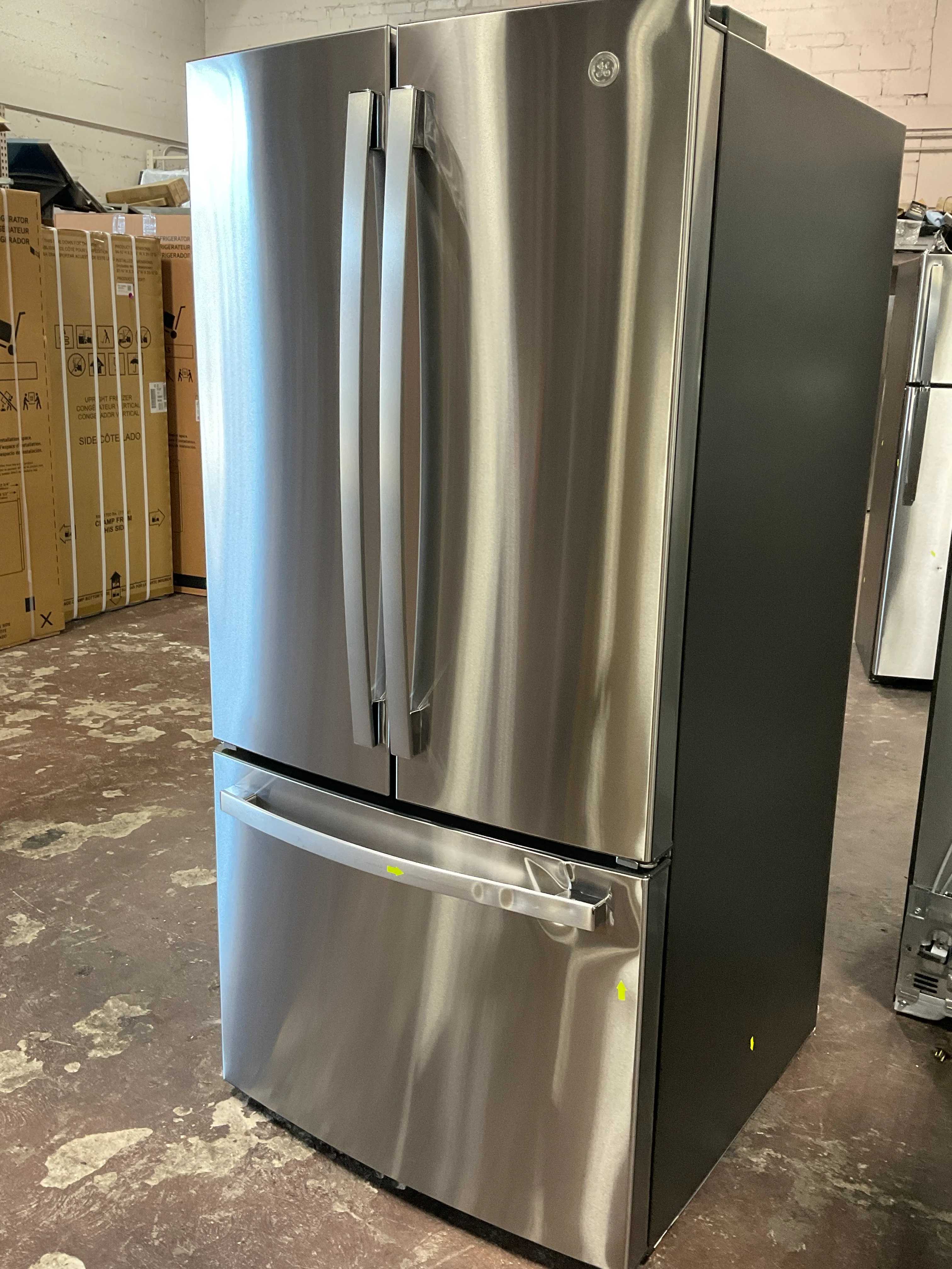 GE GE® ENERGY STAR® 24.7 Cu. Ft. French-Door Refrigerator - Image 9