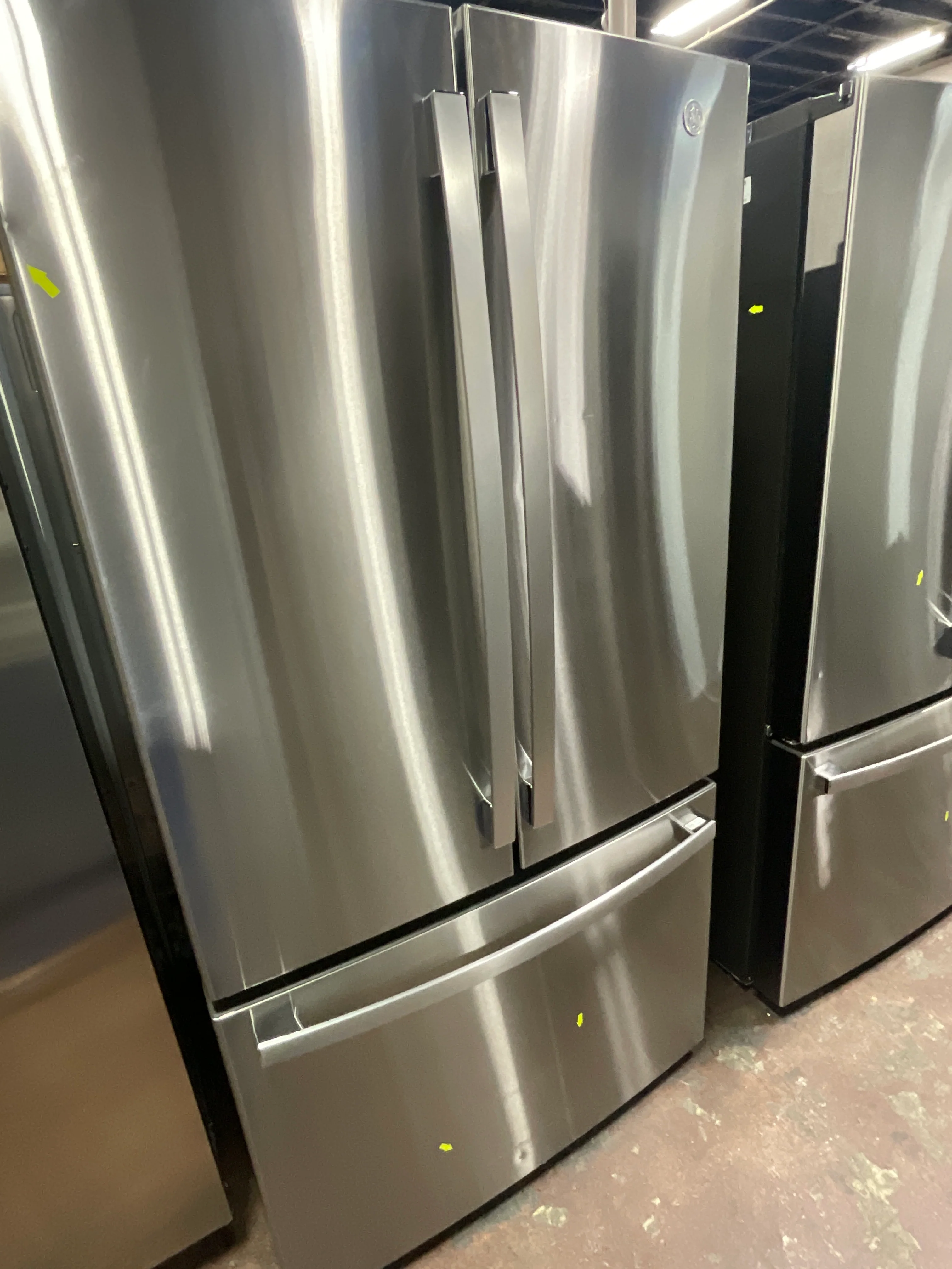 GE ENERGY STAR 27.0 Cu. Ft. Fingerprint Resistant French-Door Refrigerator - Image 10