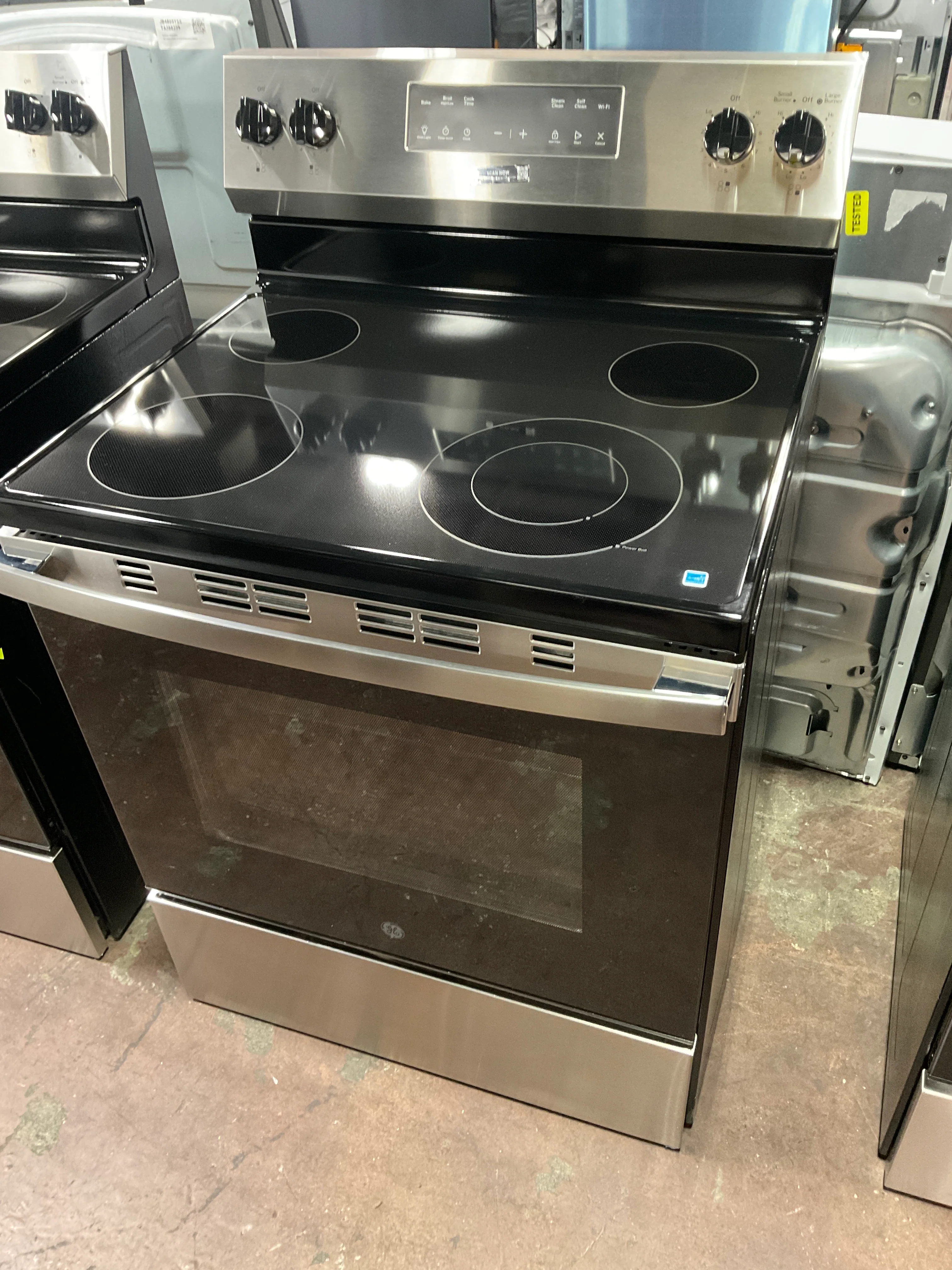GE GE® ENERGY STAR® 30" Free-Standing Electric Range - Image 7