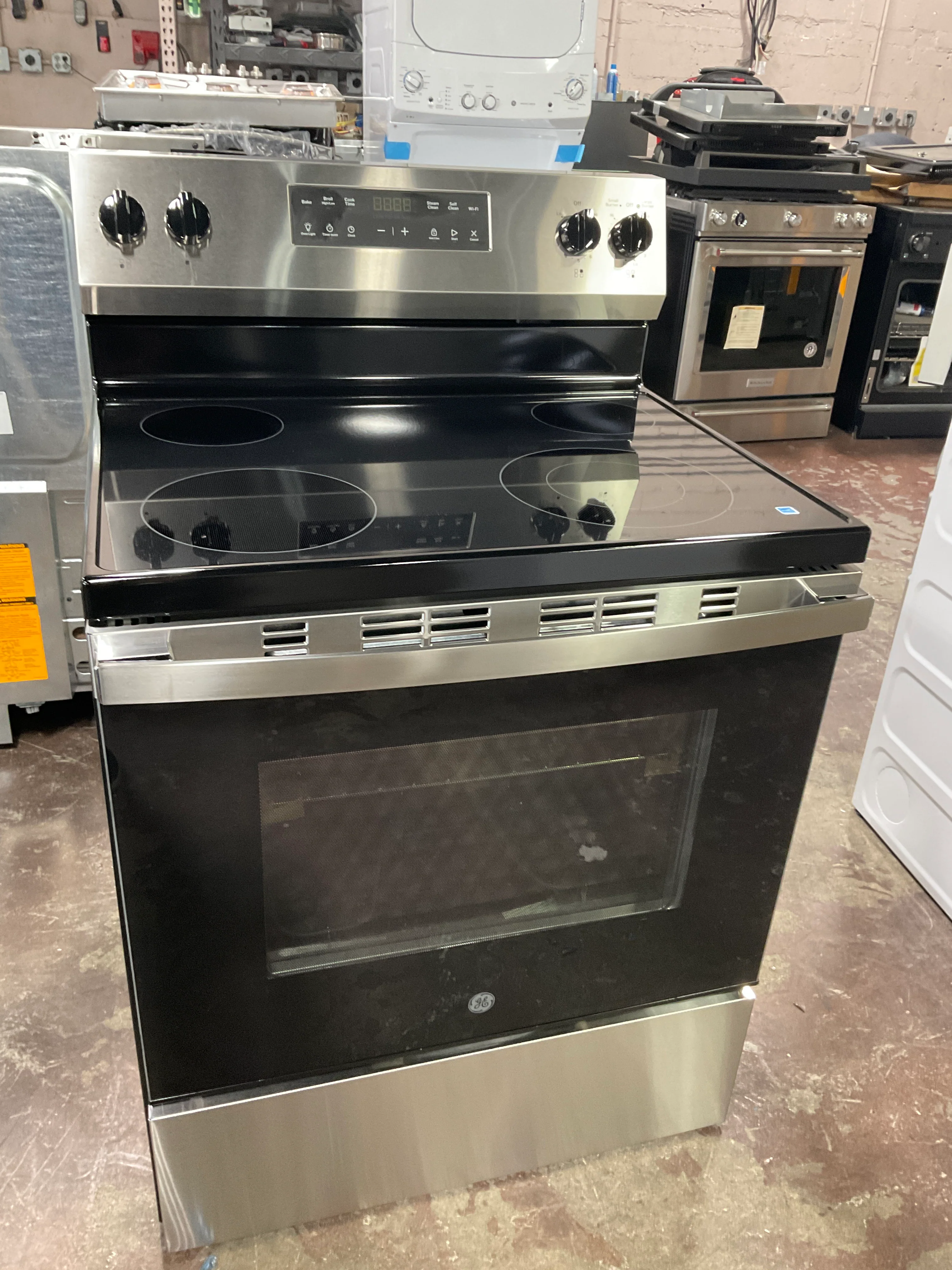 GE GE® ENERGY STAR® 30" Free-Standing Electric Range - Image 9