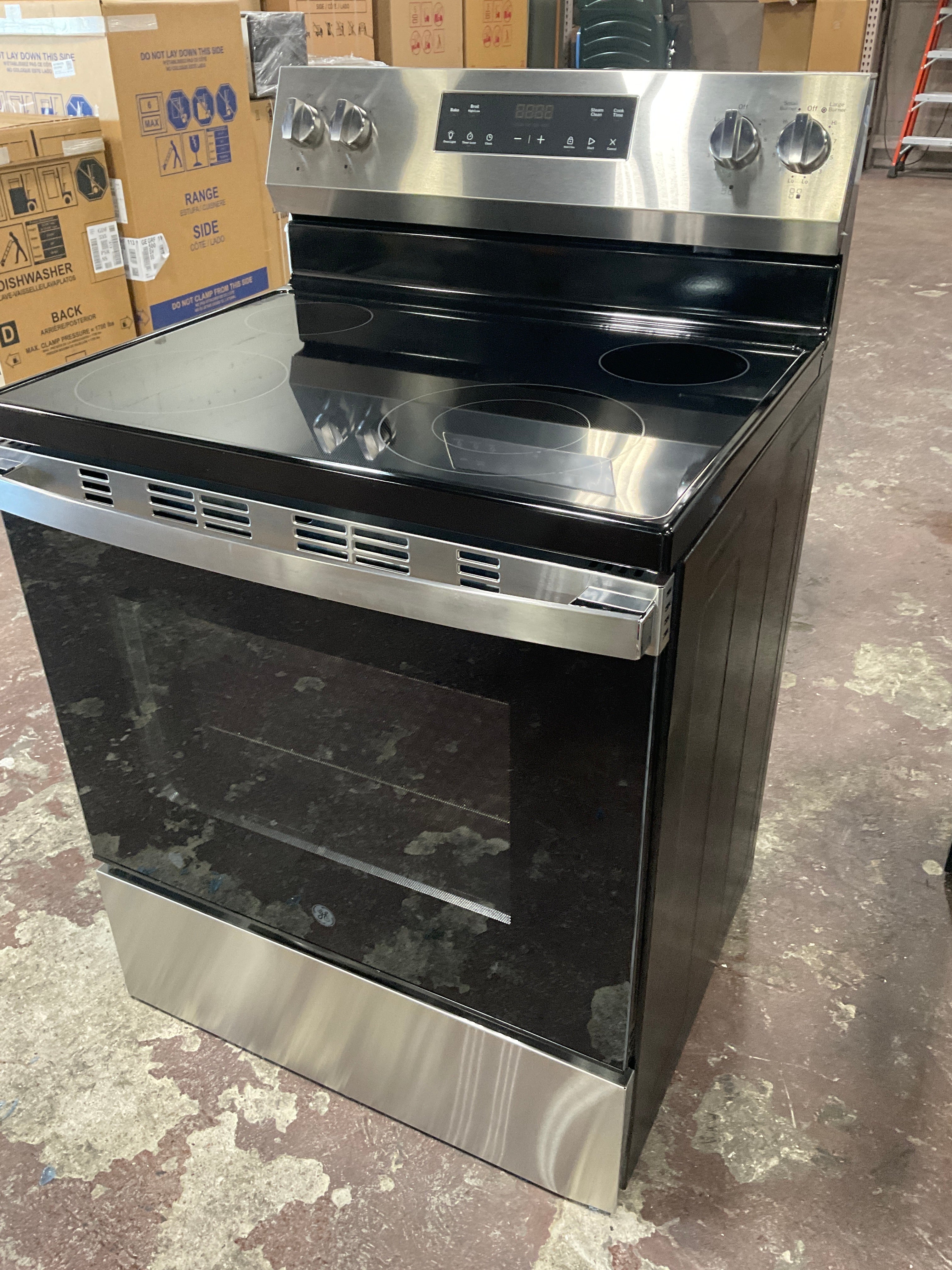 GE GE® ENERGY STAR® 30" Free-Standing Electric Range - Image 10