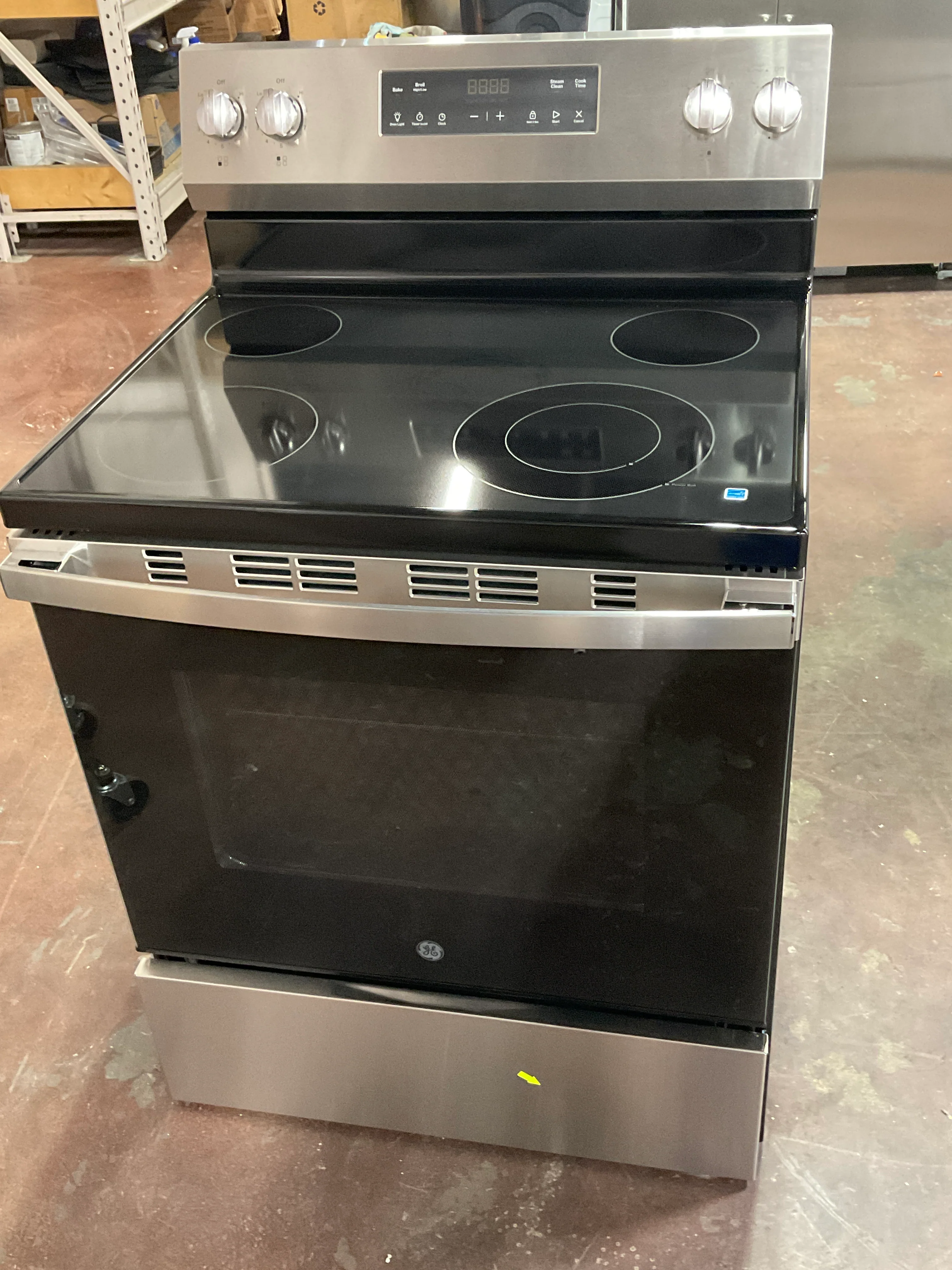 GE GE® ENERGY STAR® 30" Free-Standing Electric Range - Image 12