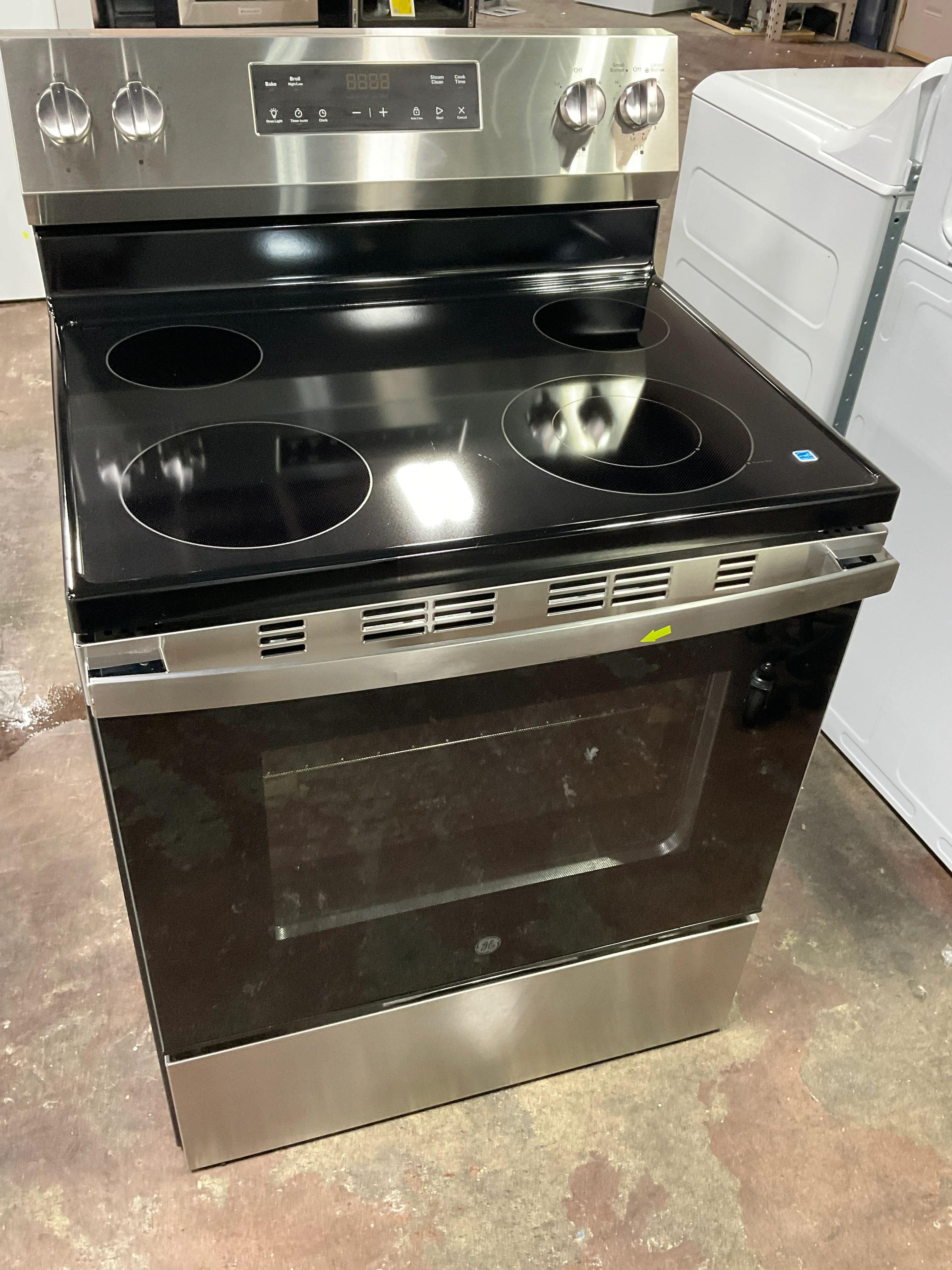 GE GE® ENERGY STAR® 30" Free-Standing Electric Range - Image 9