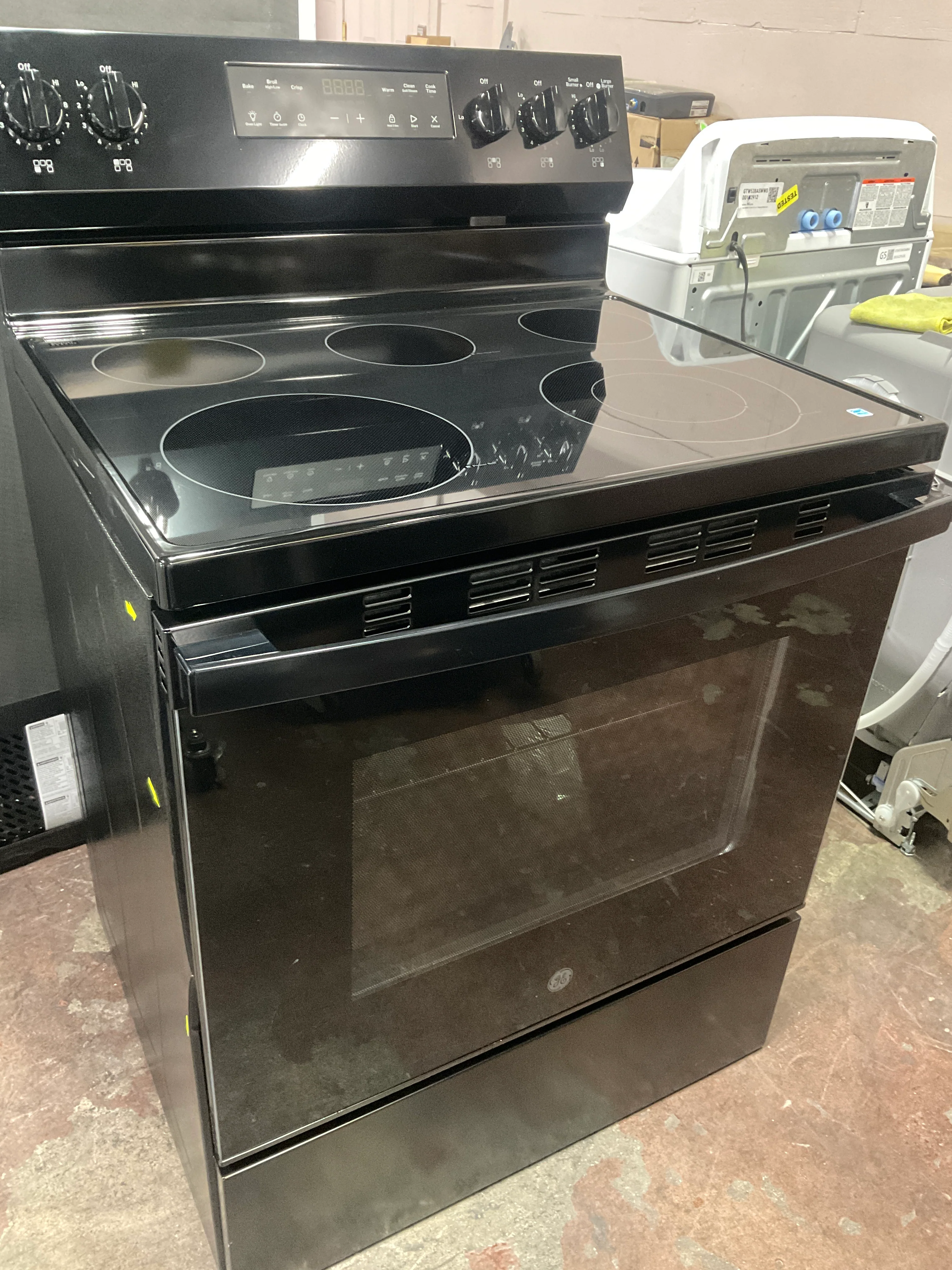 GE® ENERGY STAR® 30" Free-Standing Electric Range with Crisp Mode - Image 8