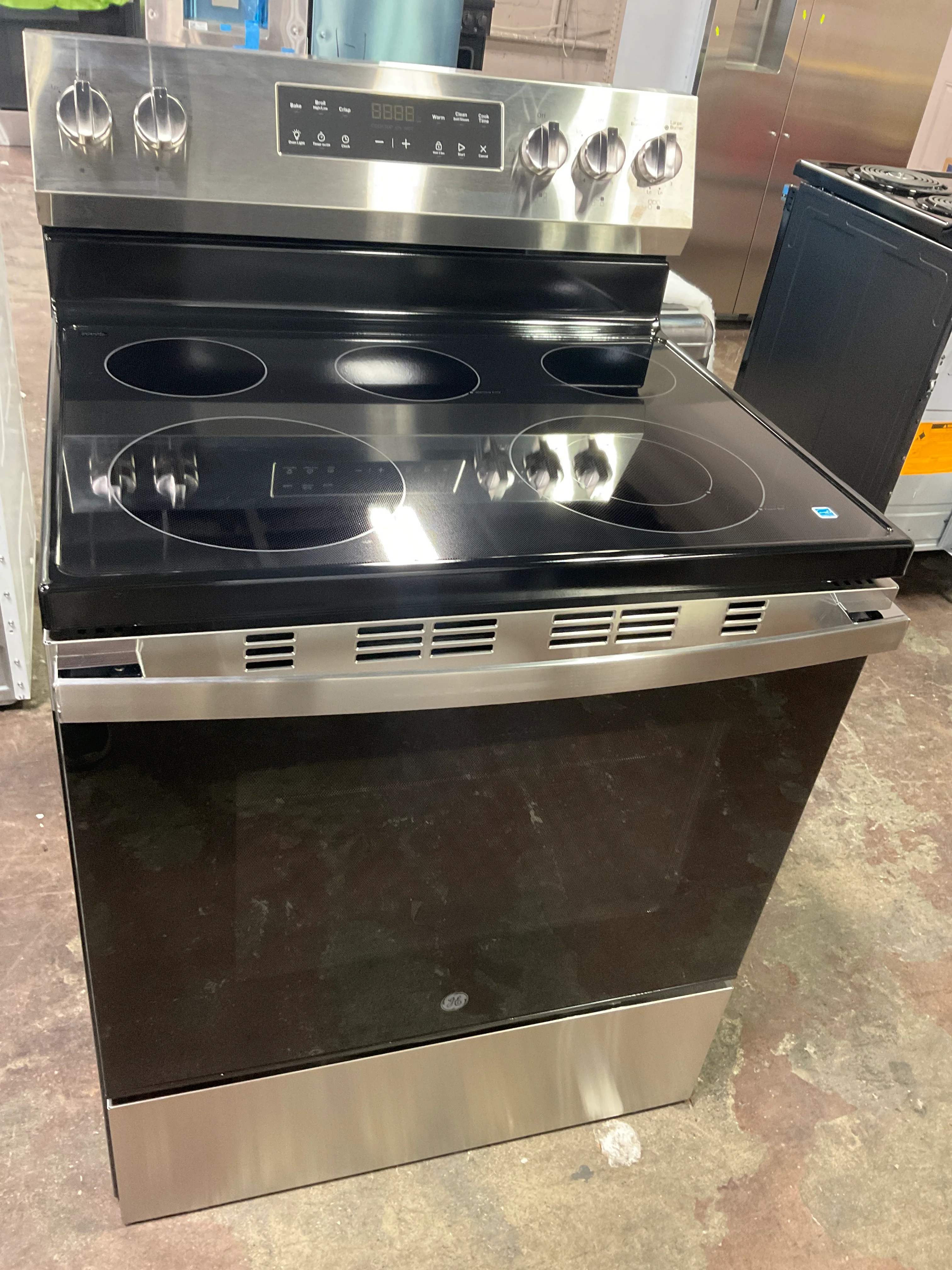 GE® ENERGY STAR® 30" Free-Standing Electric Range with Crisp Mode - Image 12