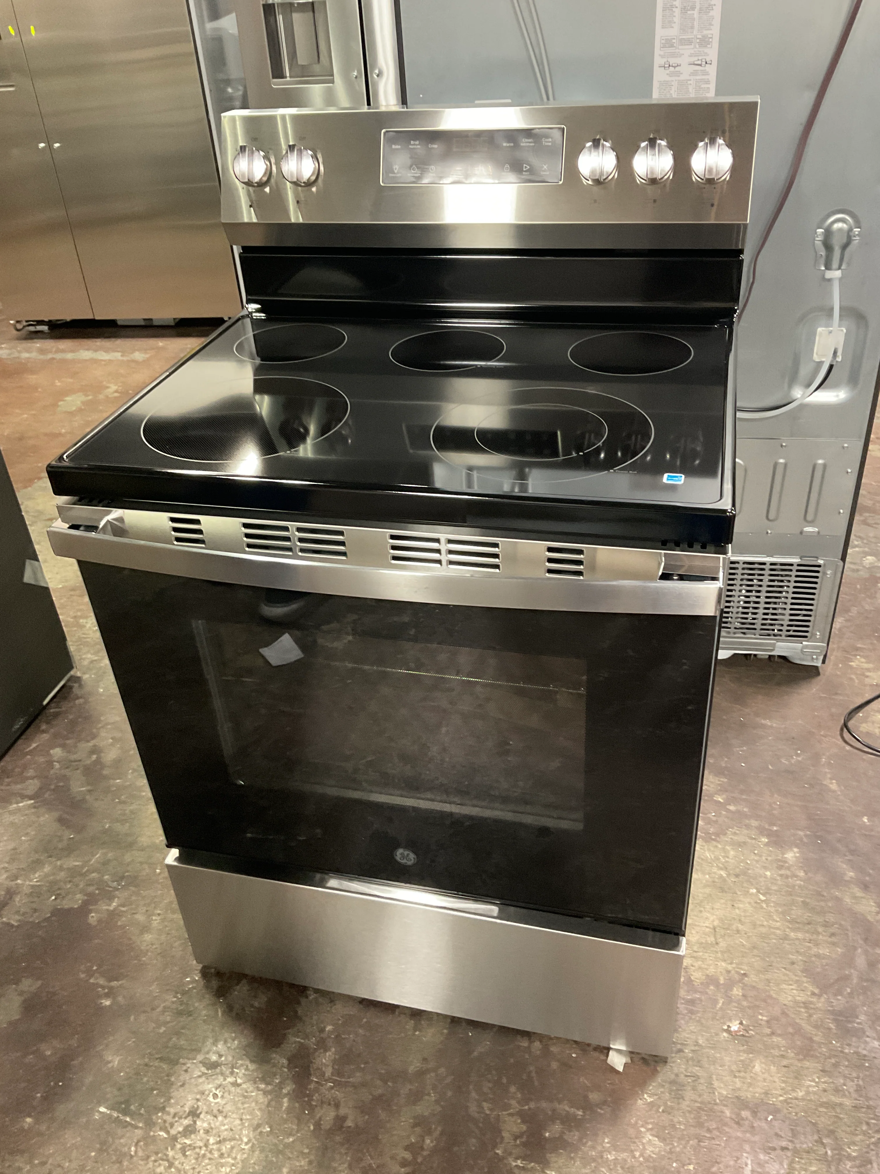 GE® ENERGY STAR® 30" Free-Standing Electric Range with Crisp Mode - Image 15