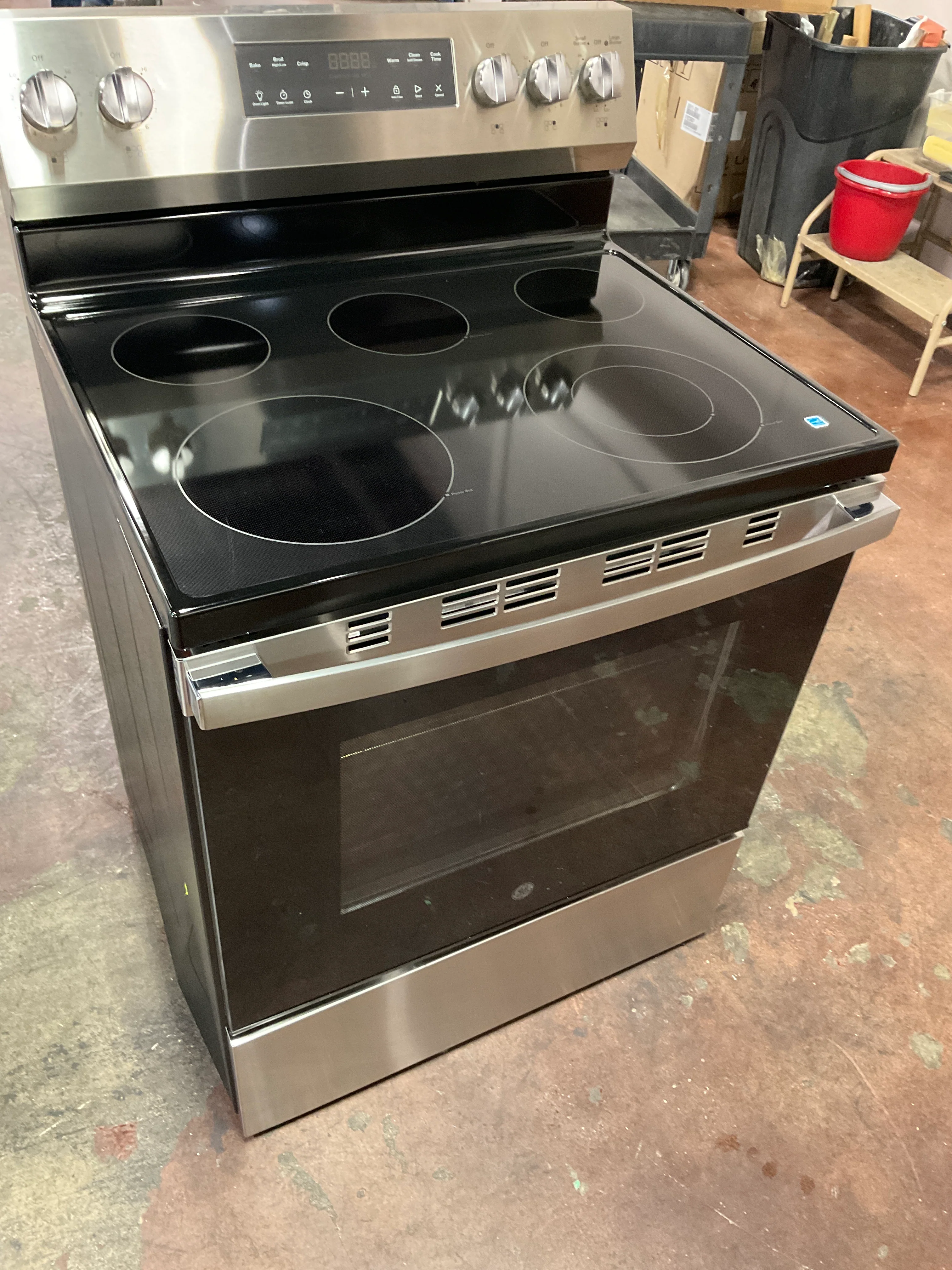 GE® ENERGY STAR® 30" Free-Standing Electric Range with Crisp Mode - Image 9