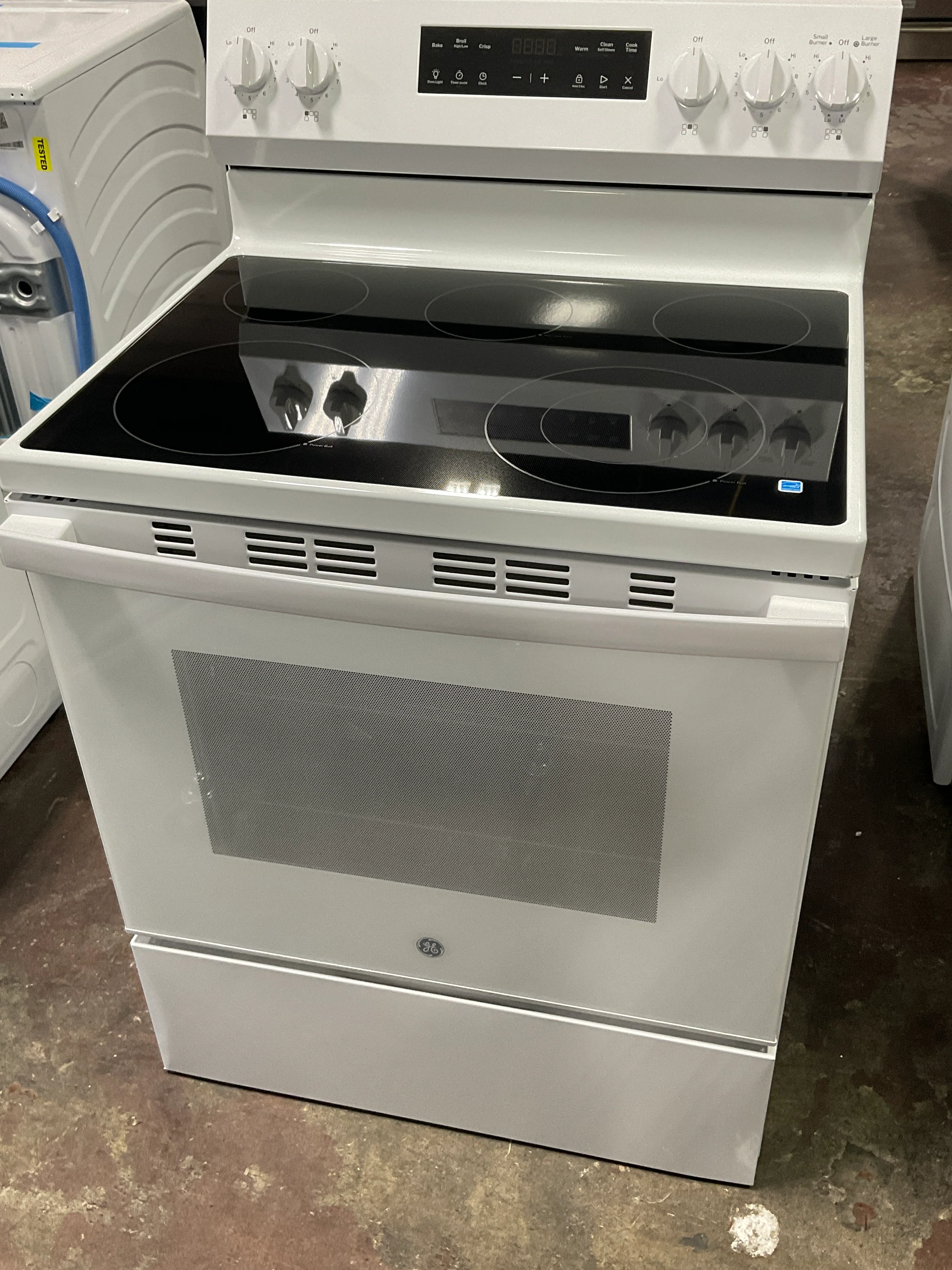 GE® ENERGY STAR® 30" Free-Standing Electric Range with Crisp Mode - Image 6