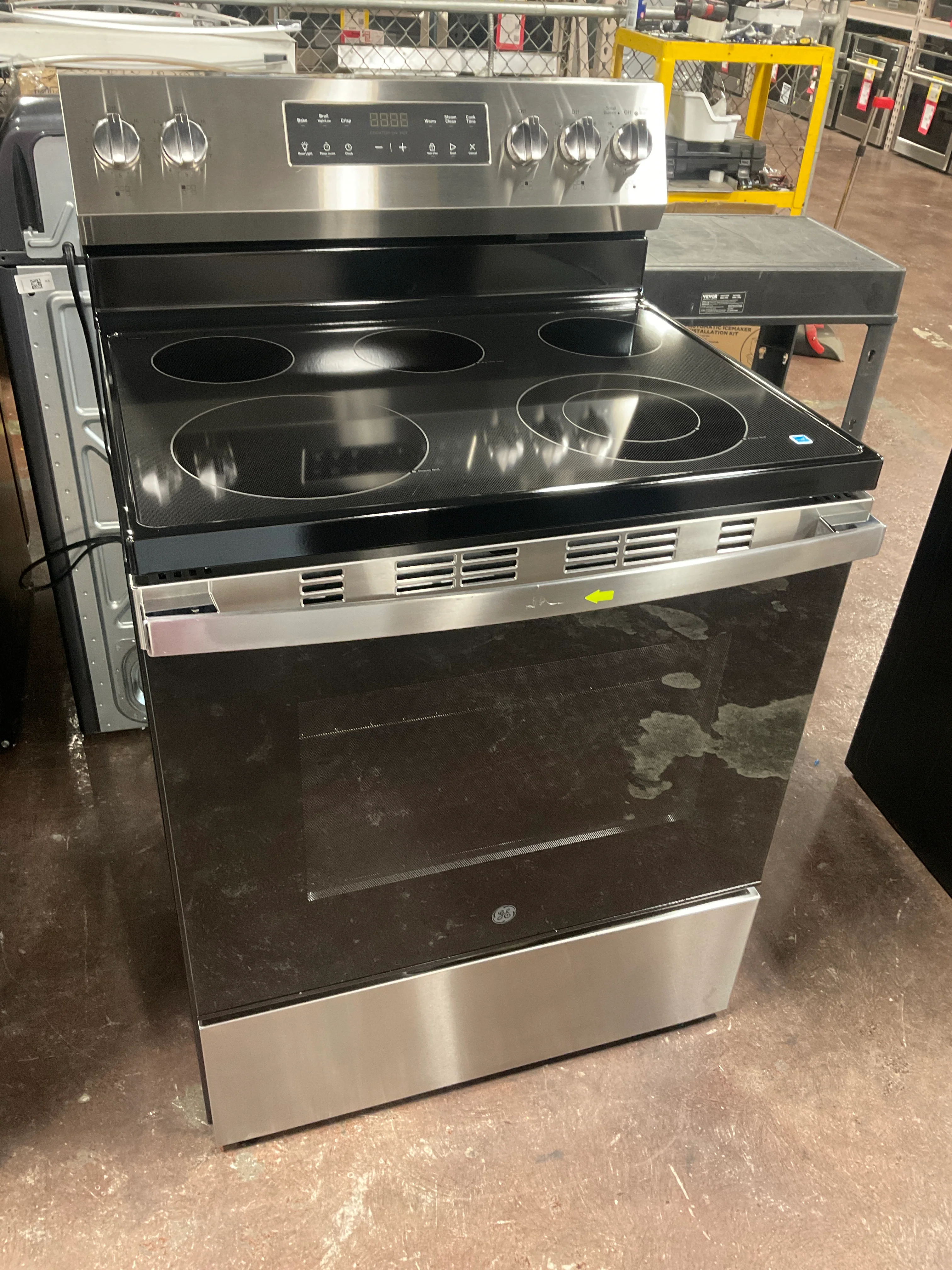 GE® ENERGY STAR® 30" Free-Standing Electric Range with Crisp Mode - Image 8