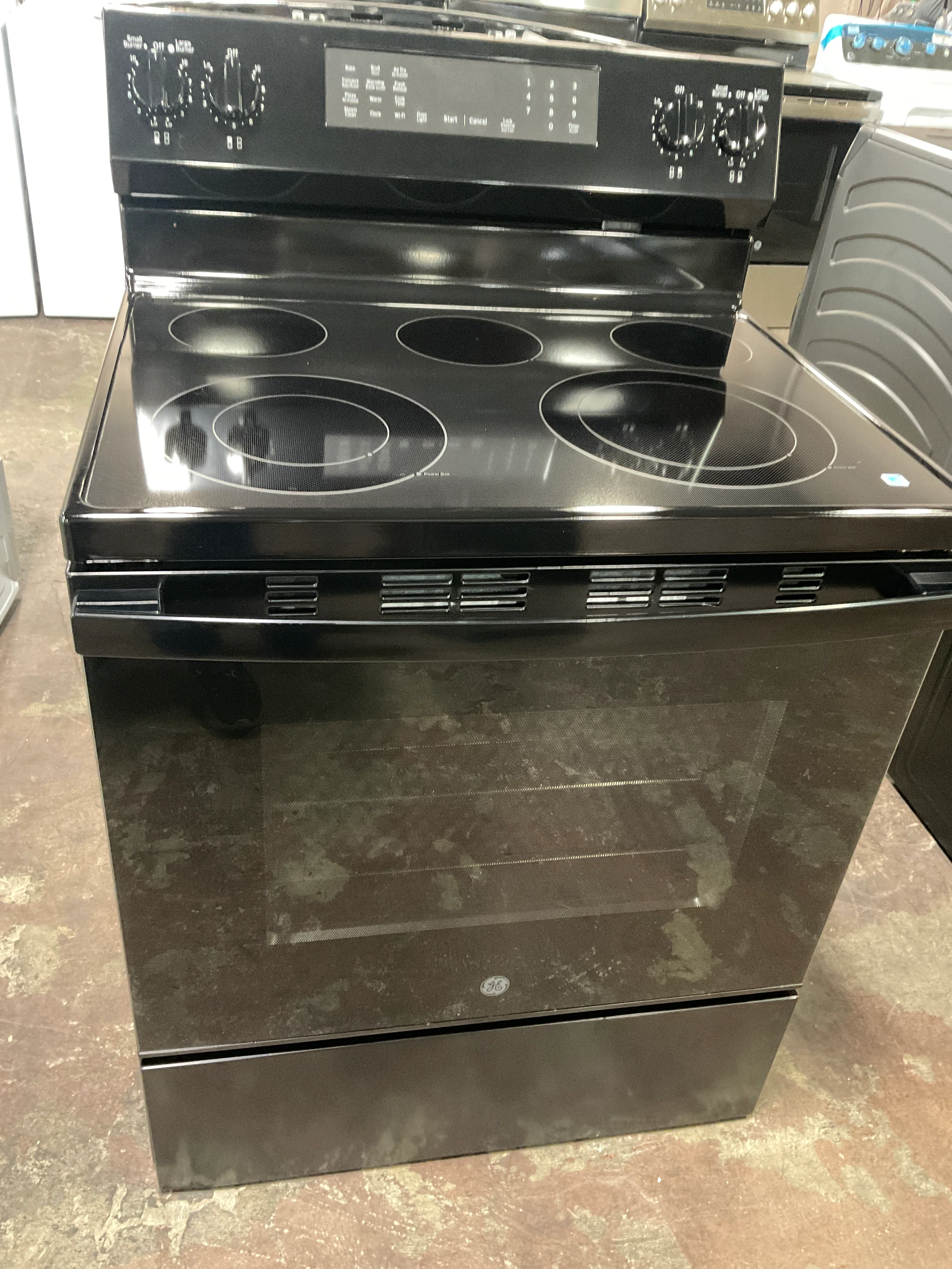 GE® ENERGY STAR® 30" Free-Standing Electric Convection Range with No Preheat Air Fry and EasyWash™ Oven Tray - Image 6