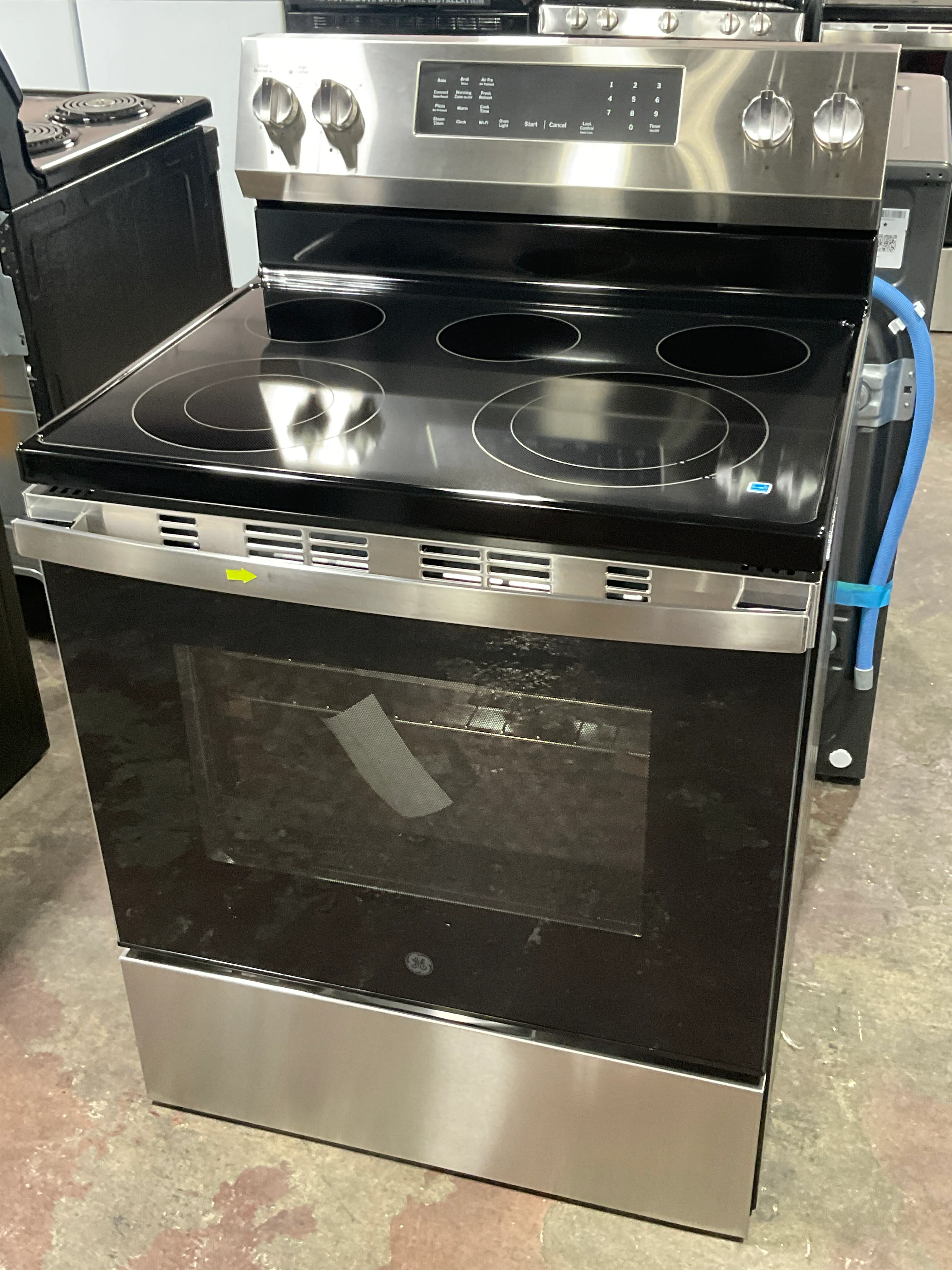 GE® ENERGY STAR® 30" Free-Standing Electric Convection Range with No Preheat Air Fry and EasyWash™ Oven Tray - Image 6
