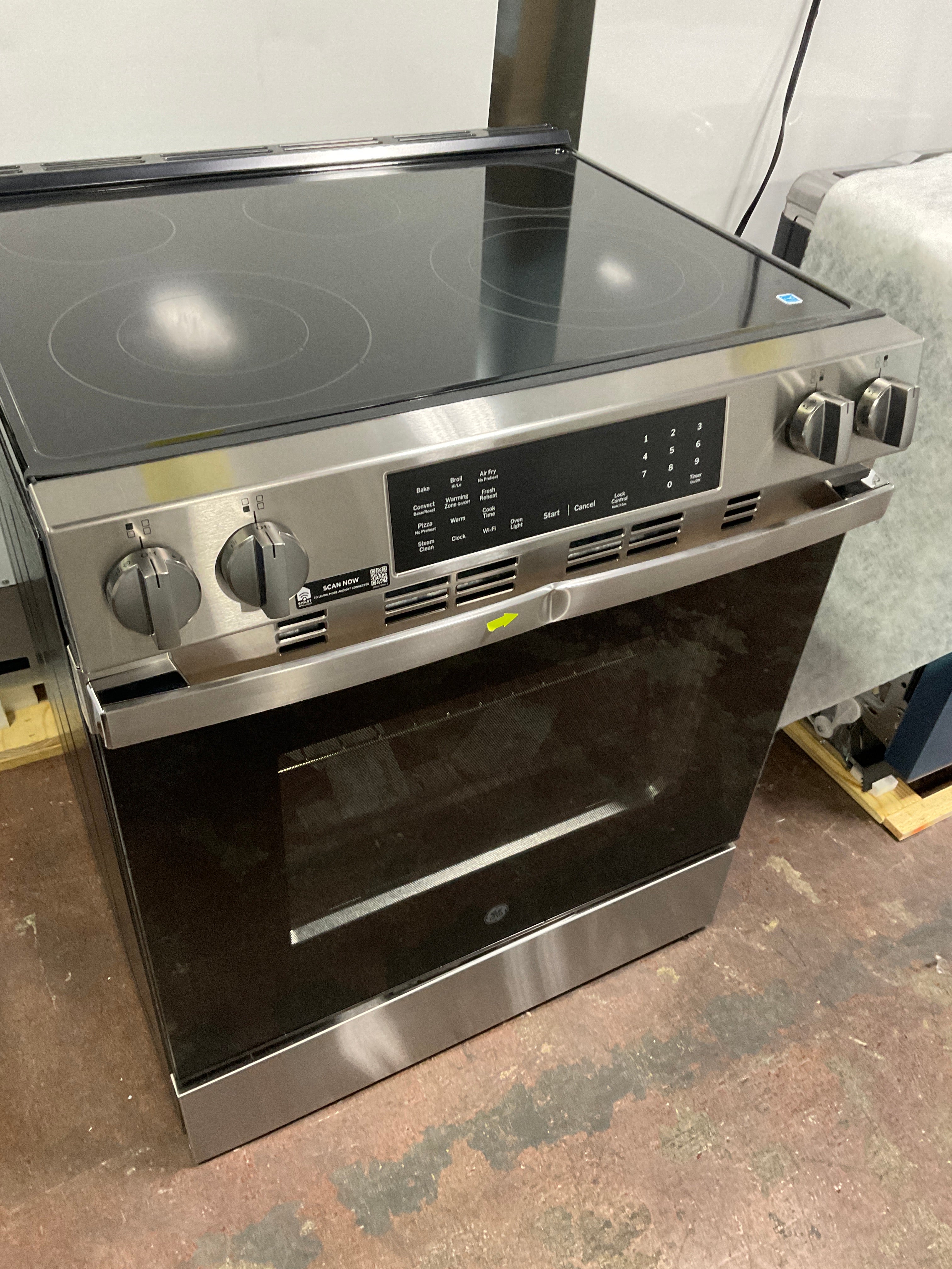 GE® ENERGY STAR® 30" Slide-In Electric Convection Range with No Preheat Air Fry and EasyWash™ Oven Tray - Image 7