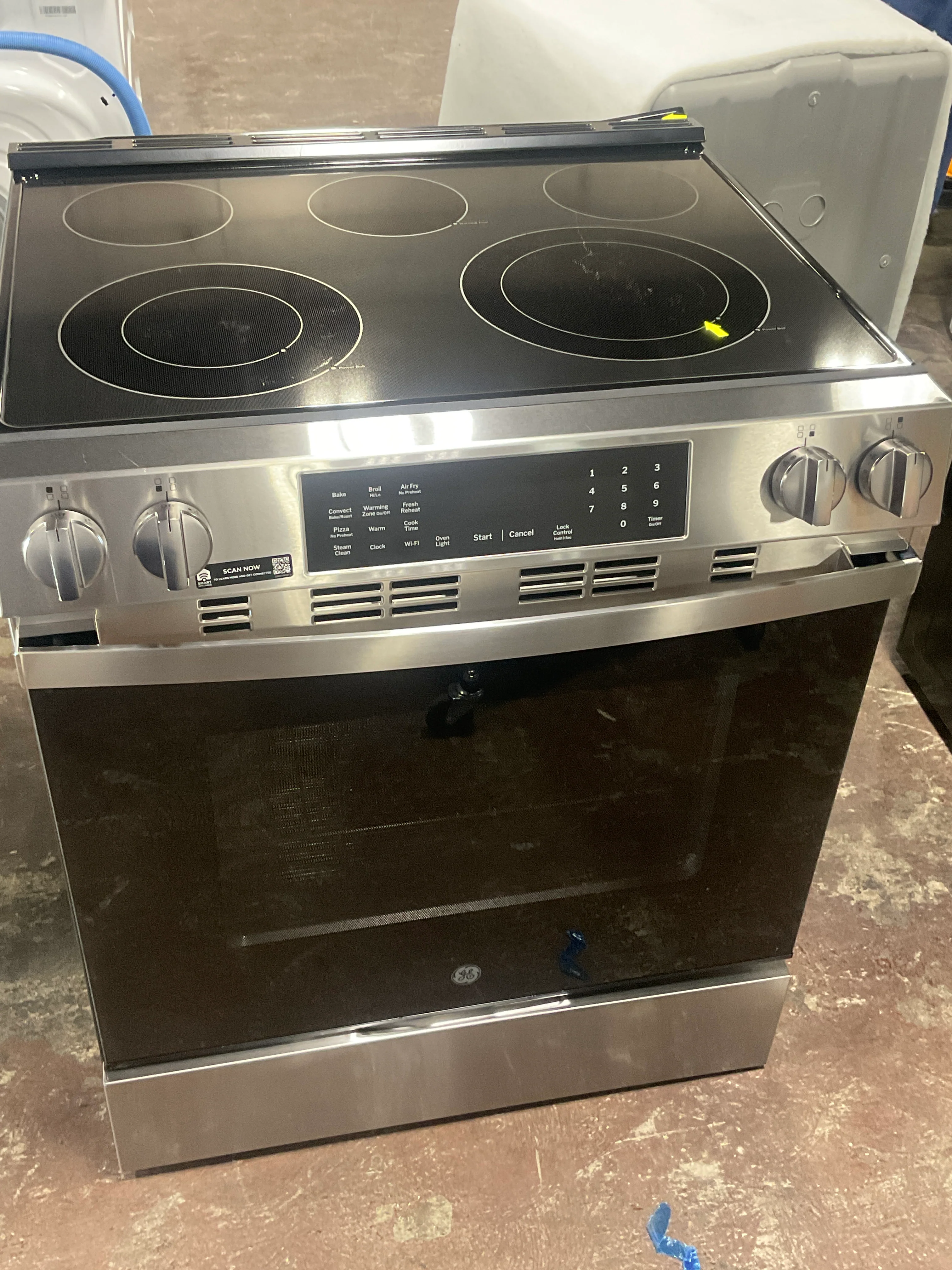 GE® ENERGY STAR® 30" Slide-In Electric Convection Range with No Preheat Air Fry and EasyWash™ Oven Tray - Image 7