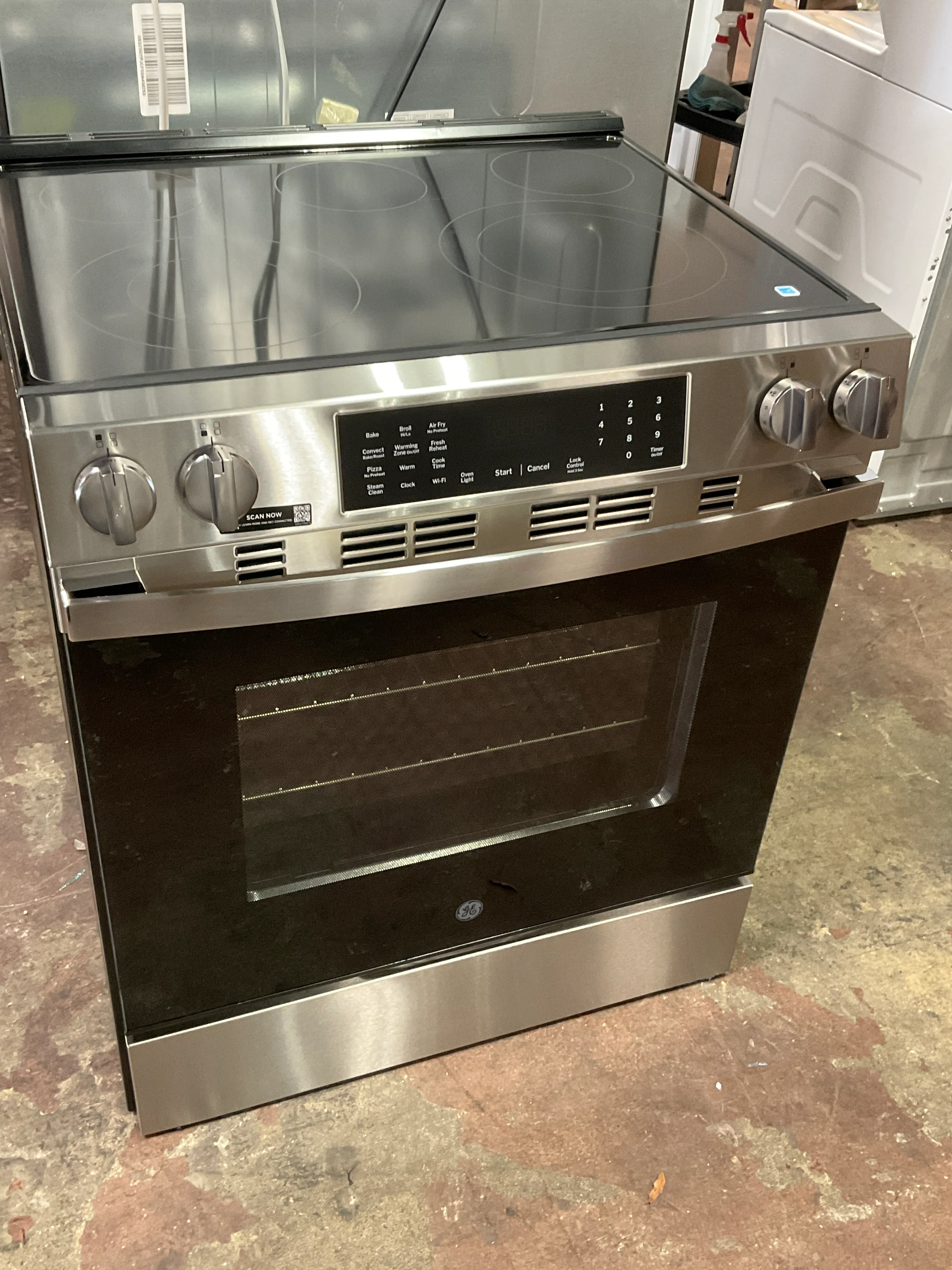 GE® ENERGY STAR® 30" Slide-In Electric Convection Range with No Preheat Air Fry and EasyWash™ Oven Tray - Image 9