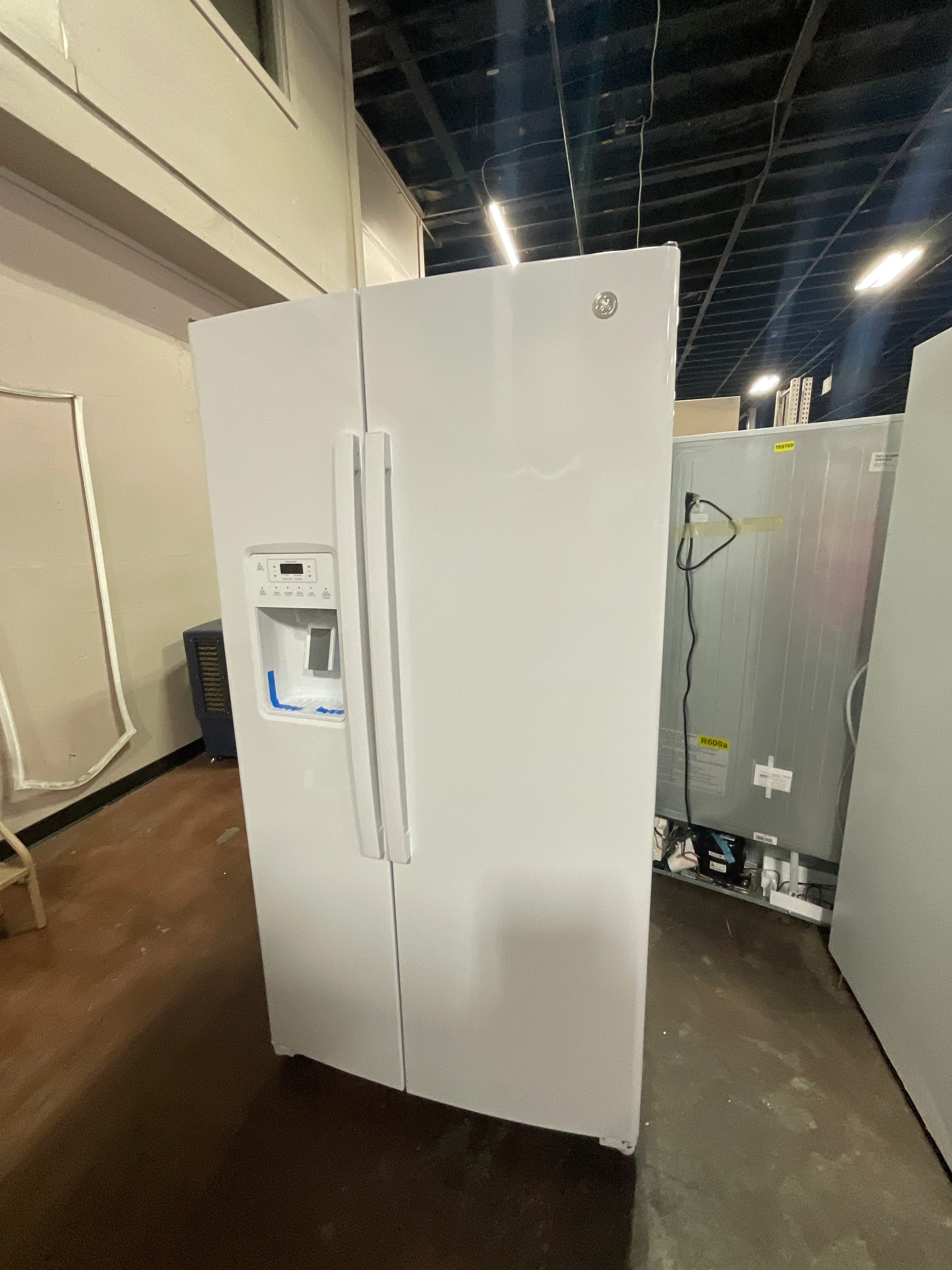 GE® ENERGY STAR® 25.3 Cu. Ft. Side-By-Side Refrigerator - Image 6