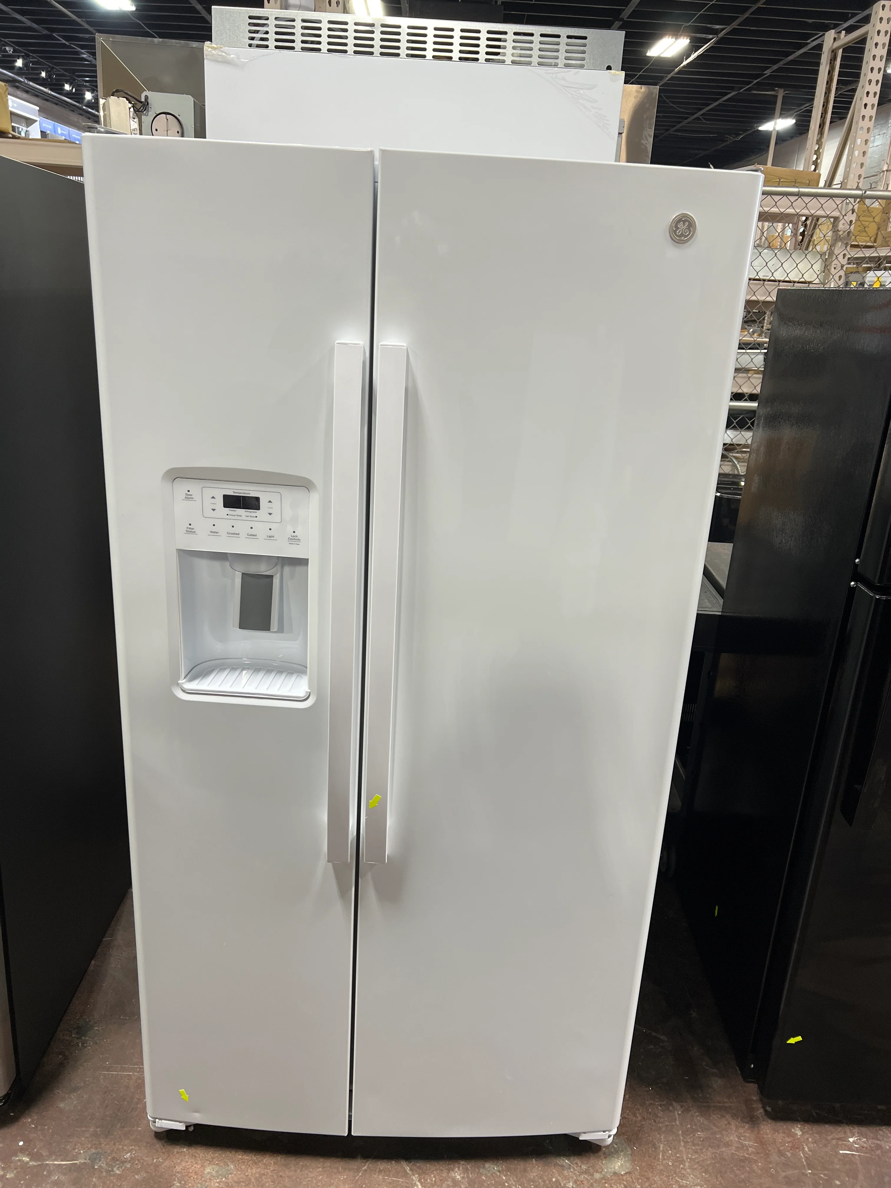 GE® ENERGY STAR® 25.3 Cu. Ft. Side-By-Side Refrigerator - Image 7