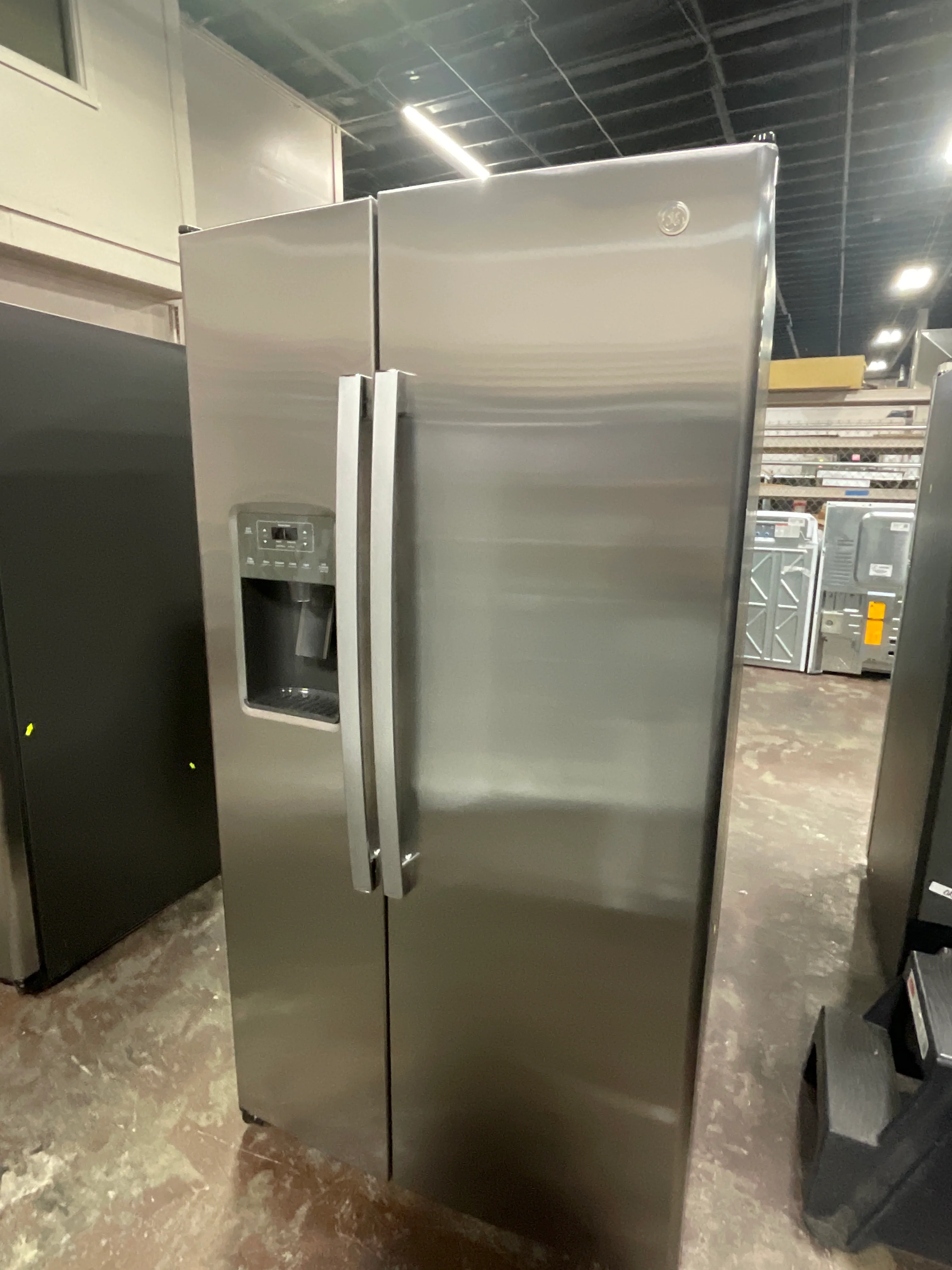 GE® ENERGY STAR® 25.3 Cu. Ft. Side-By-Side Refrigerator - Image 12