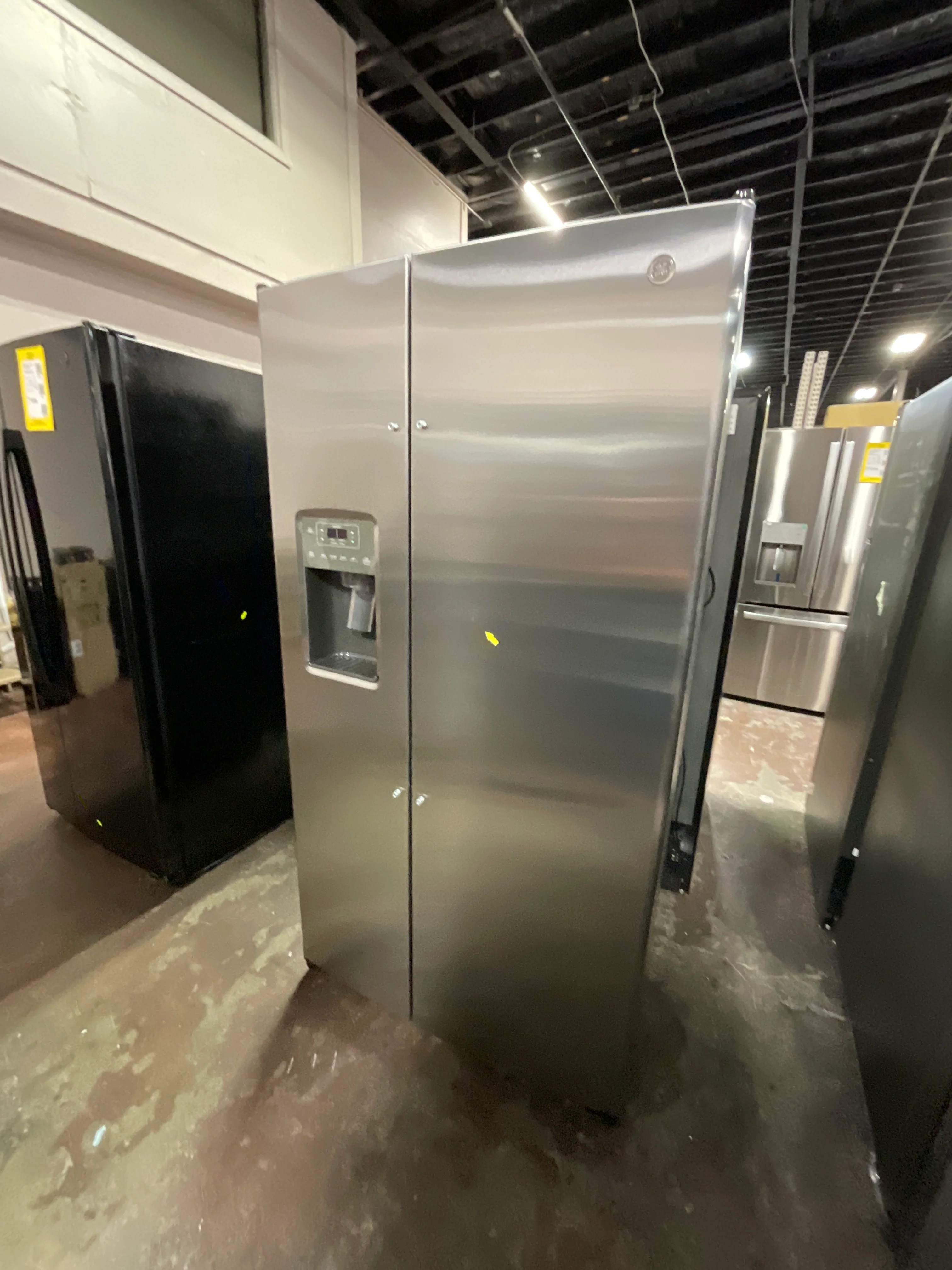GE® ENERGY STAR® 25.3 Cu. Ft. Side-By-Side Refrigerator - Image 7