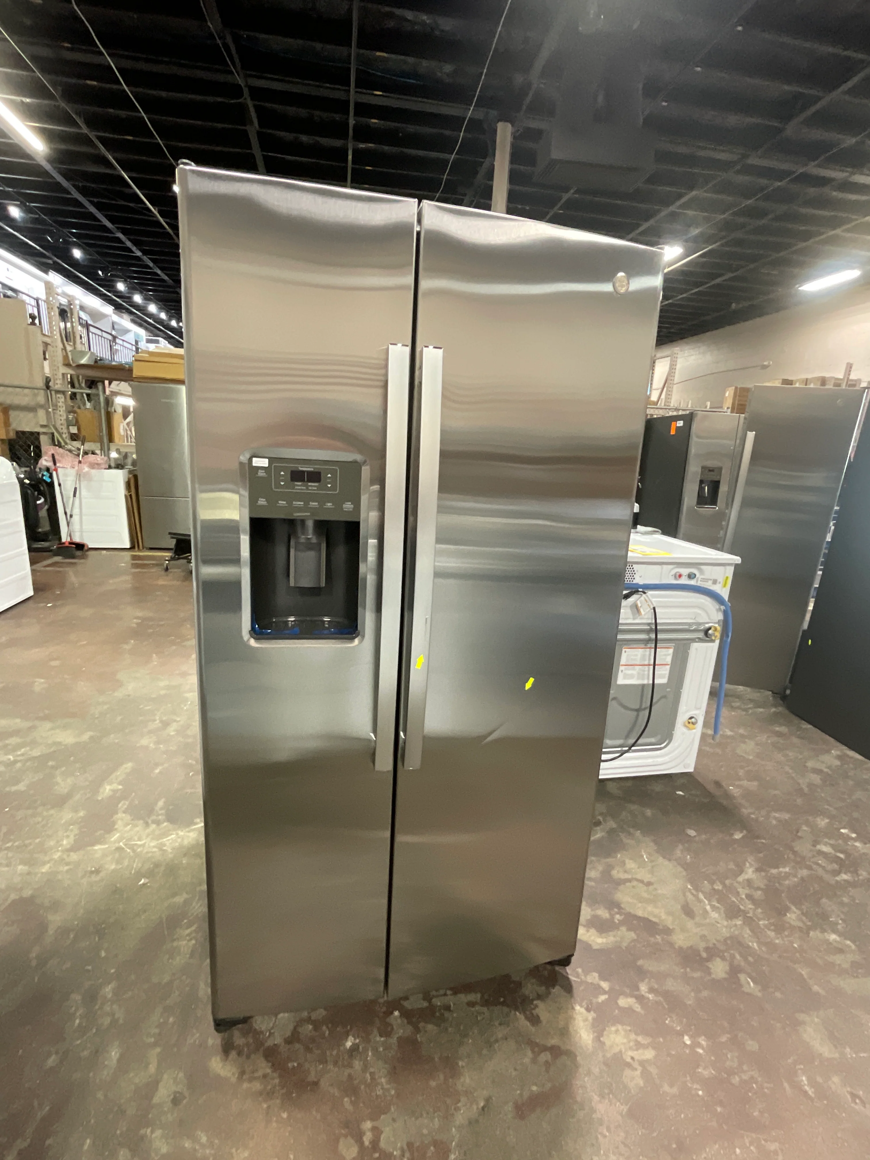 GE® ENERGY STAR® 25.3 Cu. Ft. Side-By-Side Refrigerator - Image 8