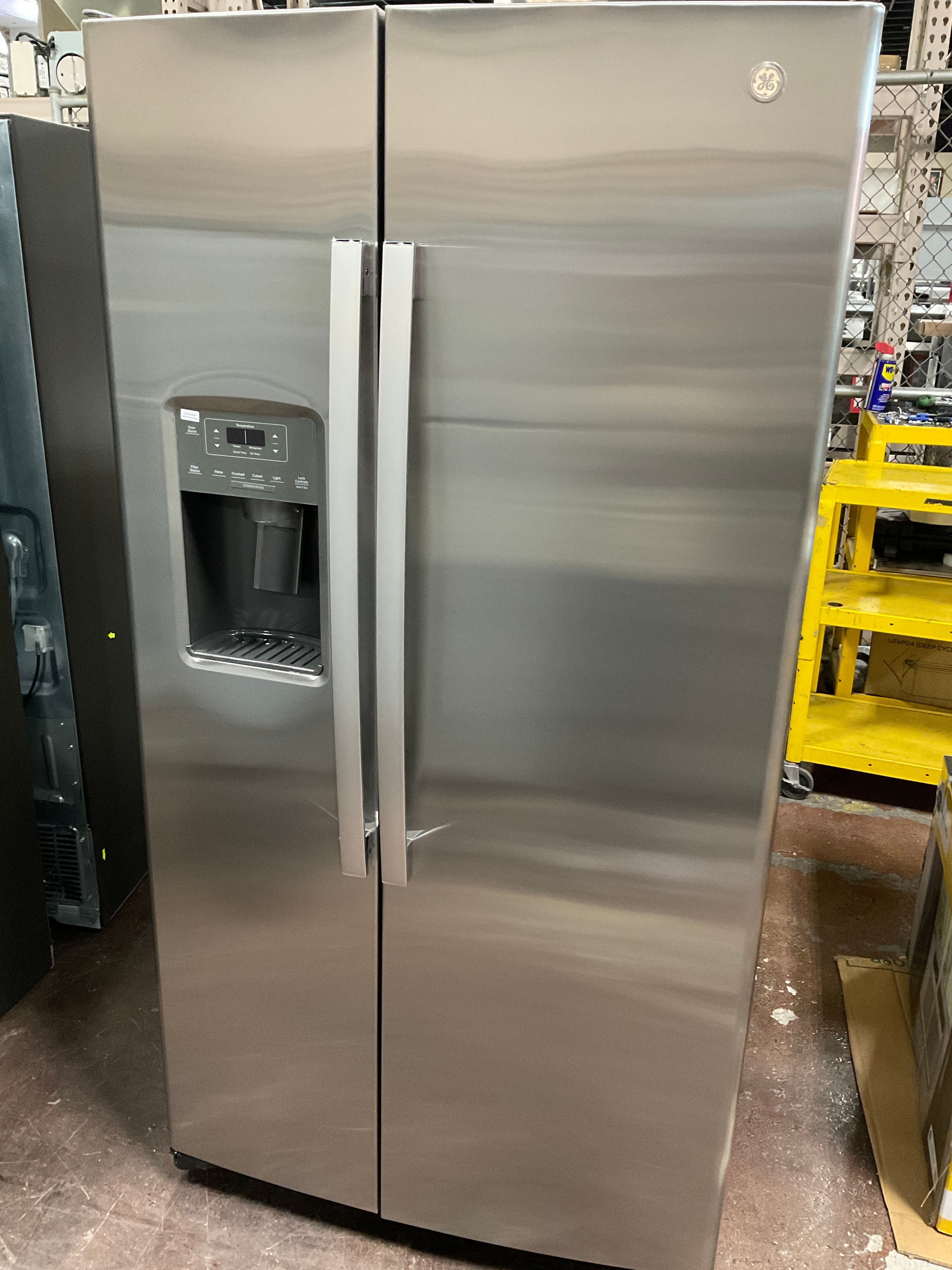 GE 25.3 Cu. Ft. Side-By-Side Refrigerator - Image 12
