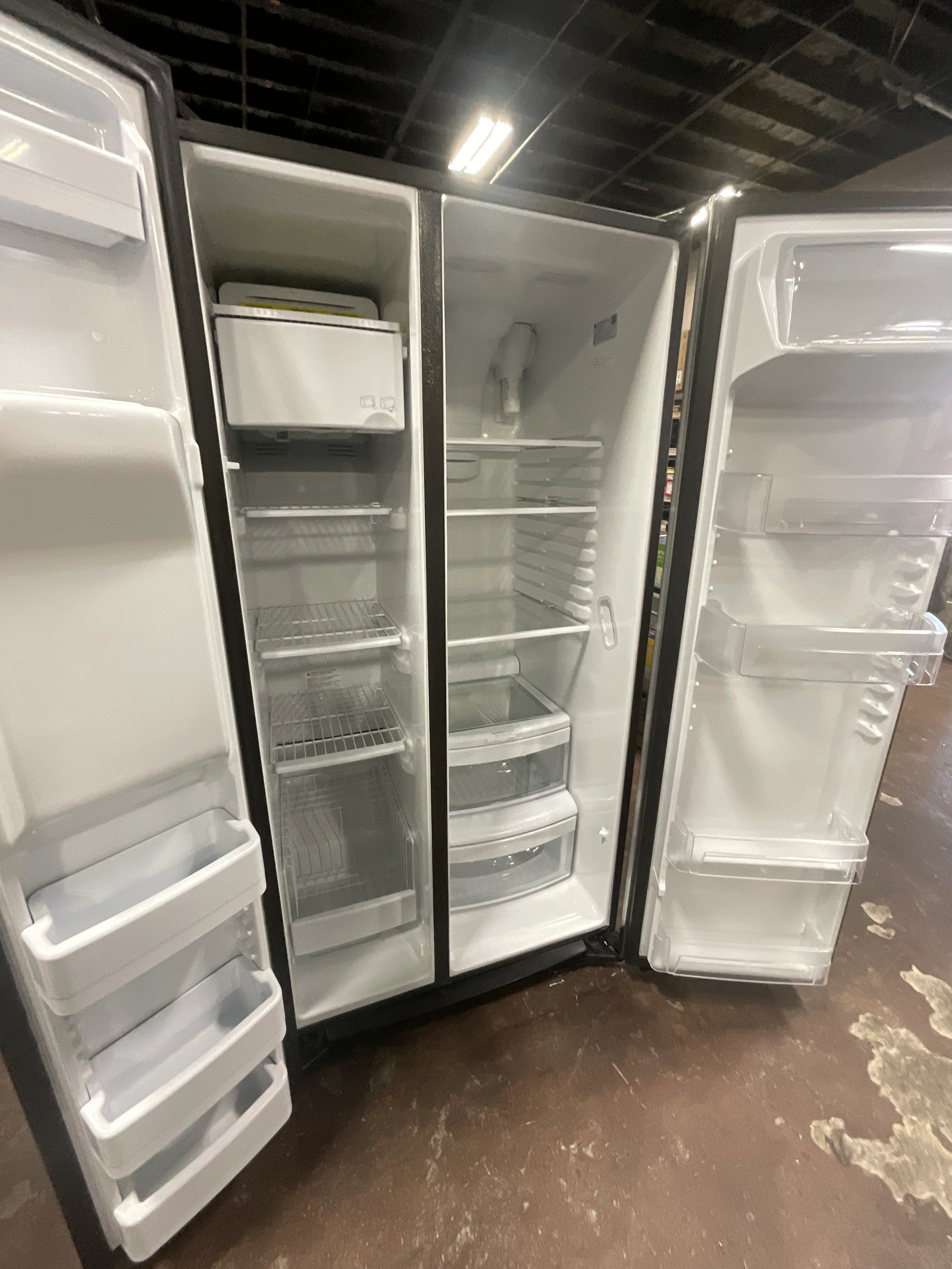 GE 25.3 Cu. Ft. Side-By-Side Refrigerator - Image 18