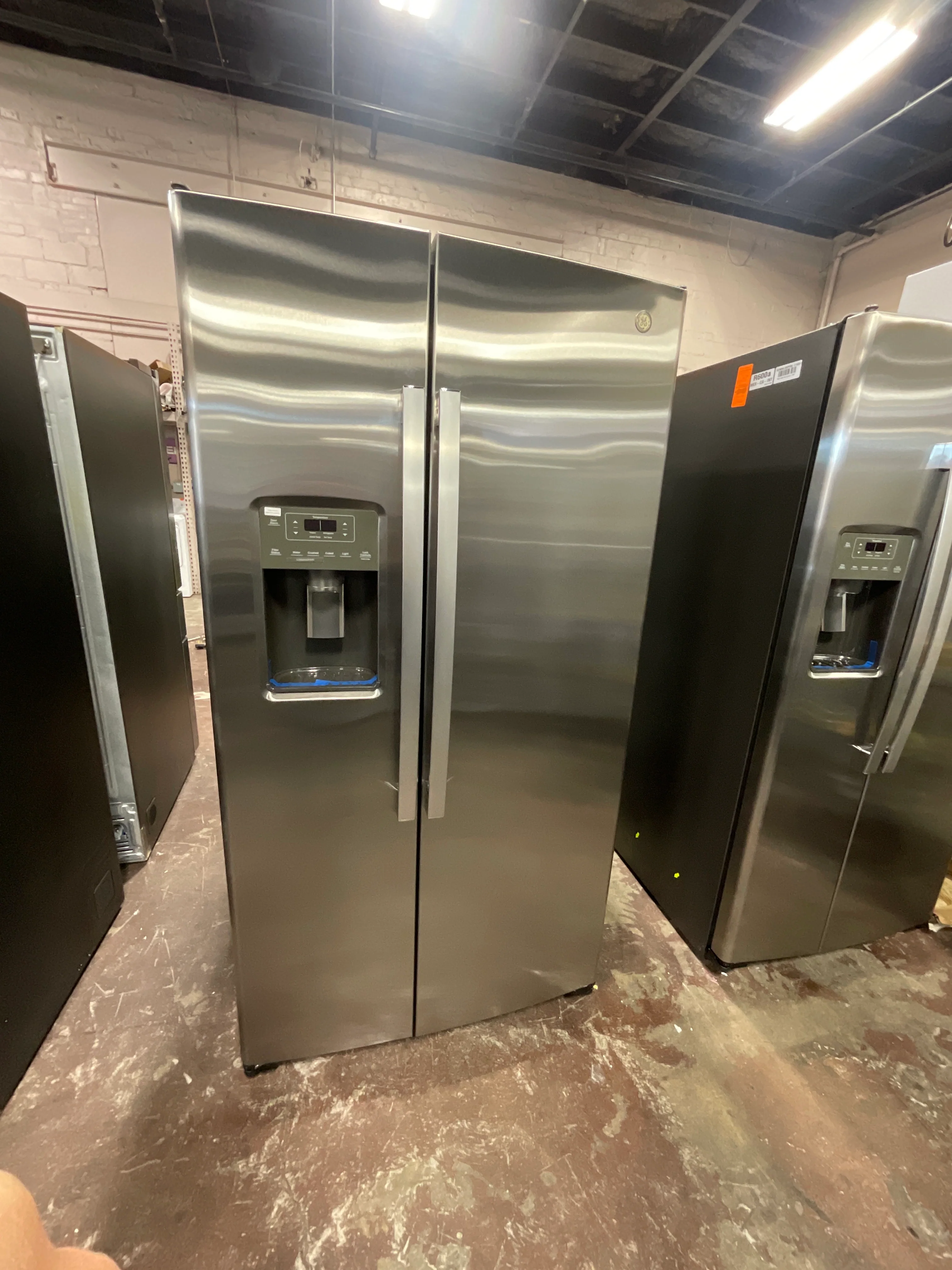 GE 25.3 Cu. Ft. Side-By-Side Refrigerator - Image 22