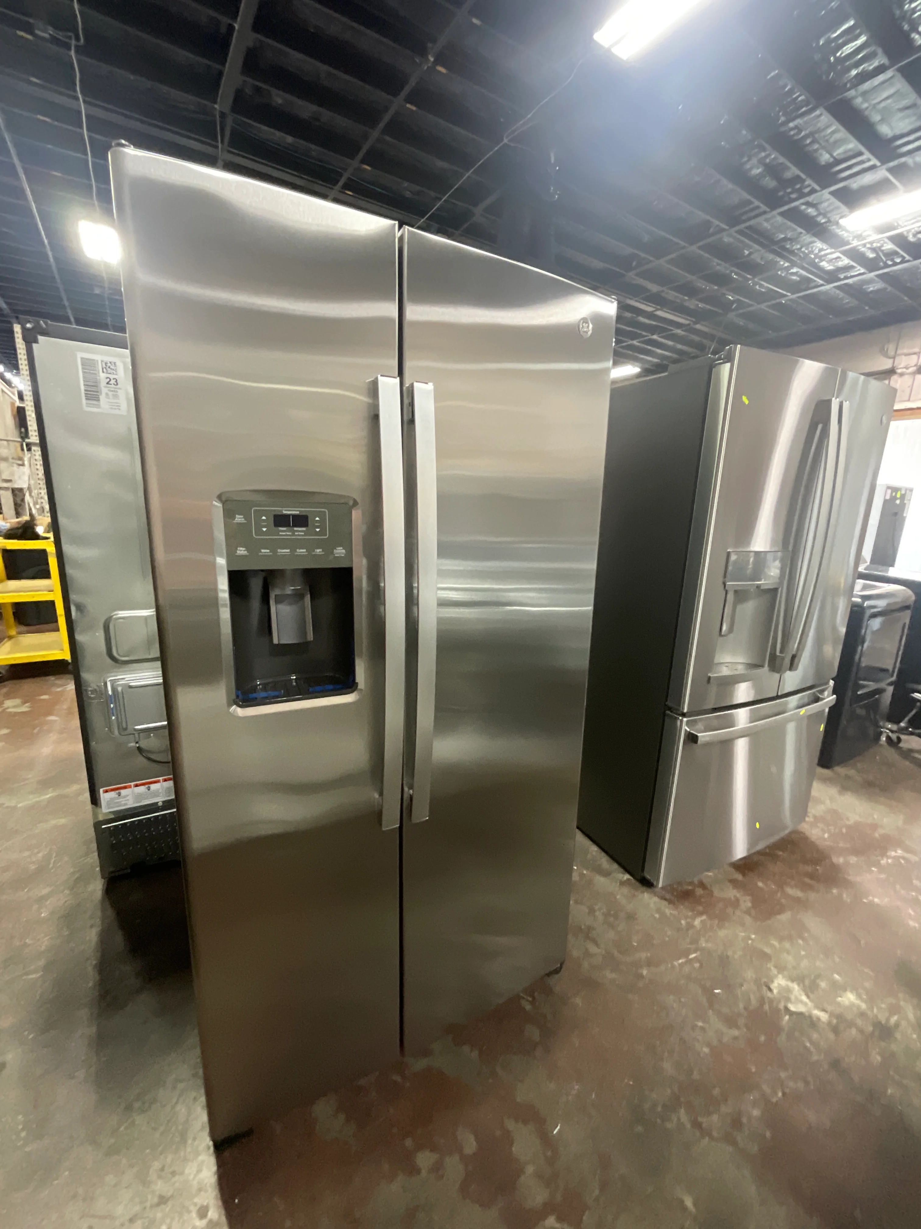 GE 25.3 Cu. Ft. Side-By-Side Refrigerator - Image 26