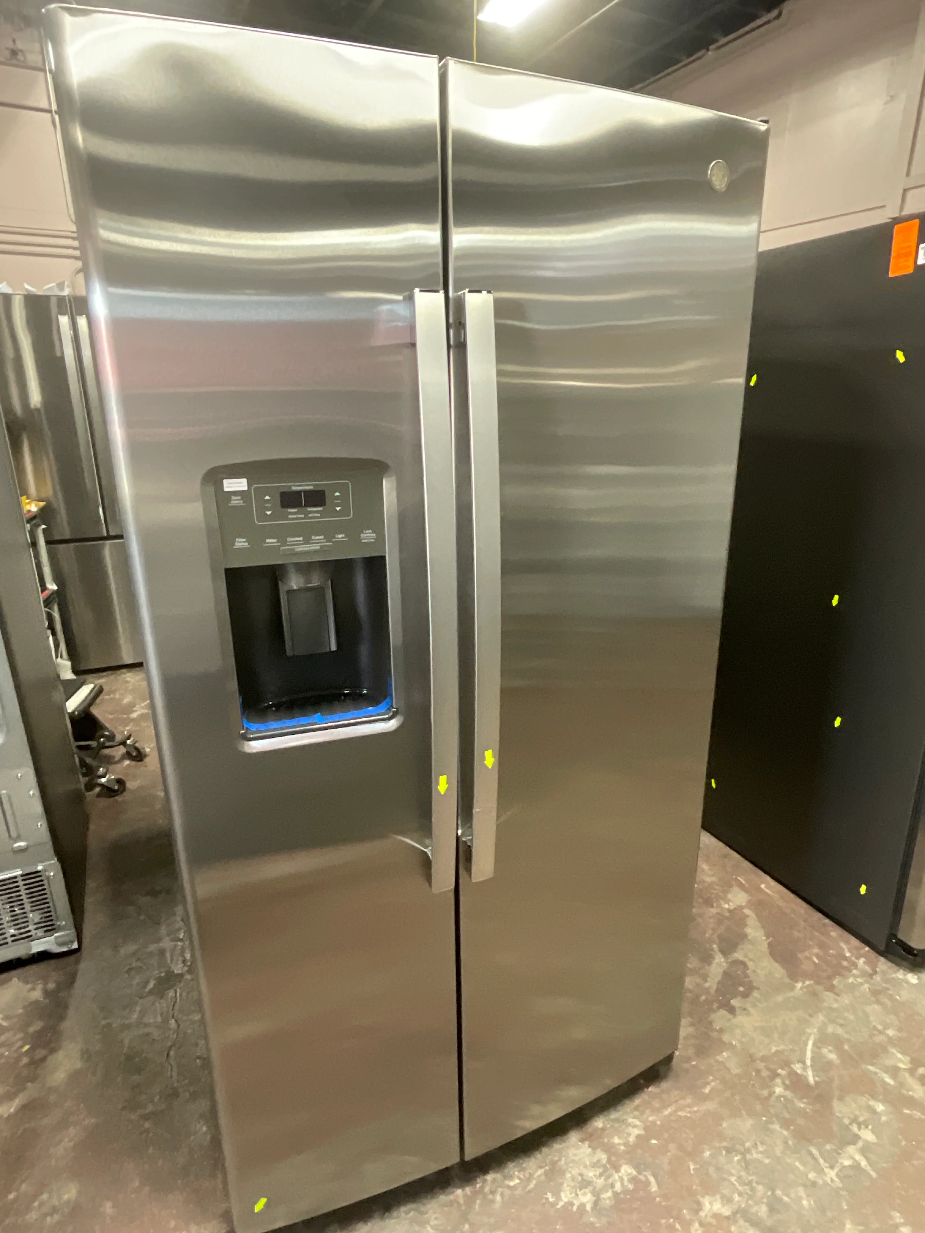 GE 25.3 Cu. Ft. Side-By-Side Refrigerator - Image 27