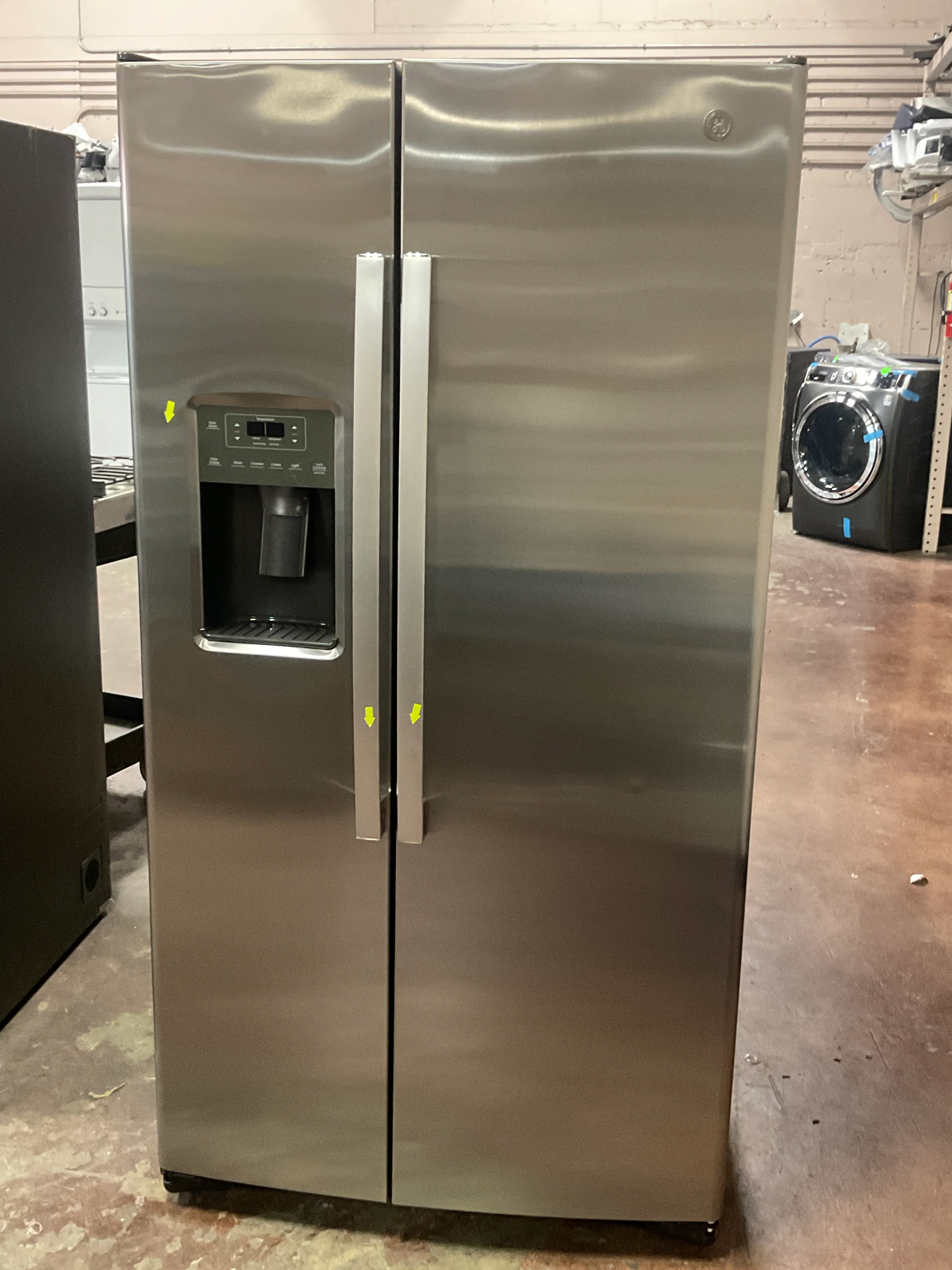 GE 25.3 Cu. Ft. Side-By-Side Refrigerator - Image 29