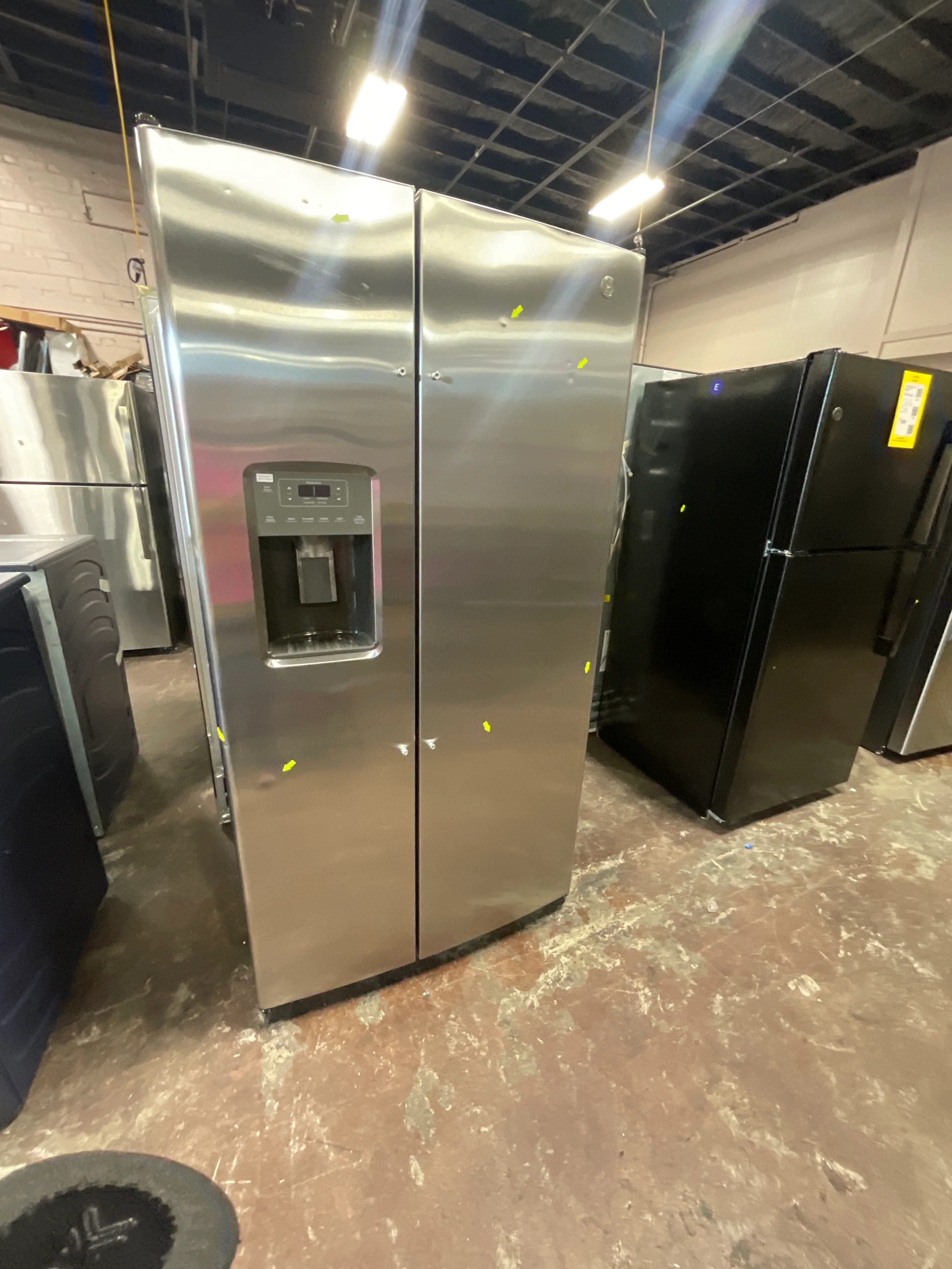 GE 25.3 Cu. Ft. Side-By-Side Refrigerator - Image 32