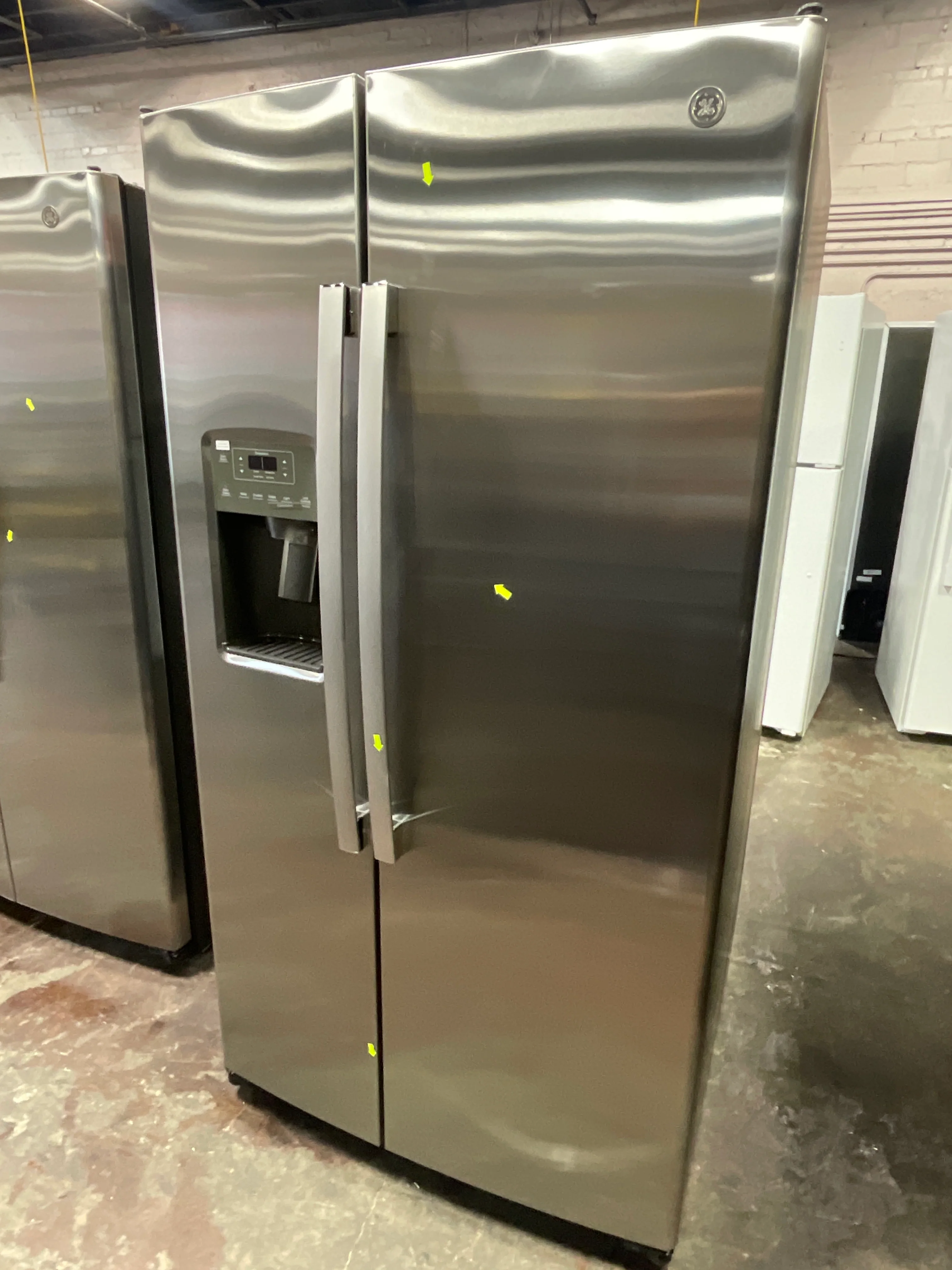 GE 25.3 Cu. Ft. Side-By-Side Refrigerator - Image 35