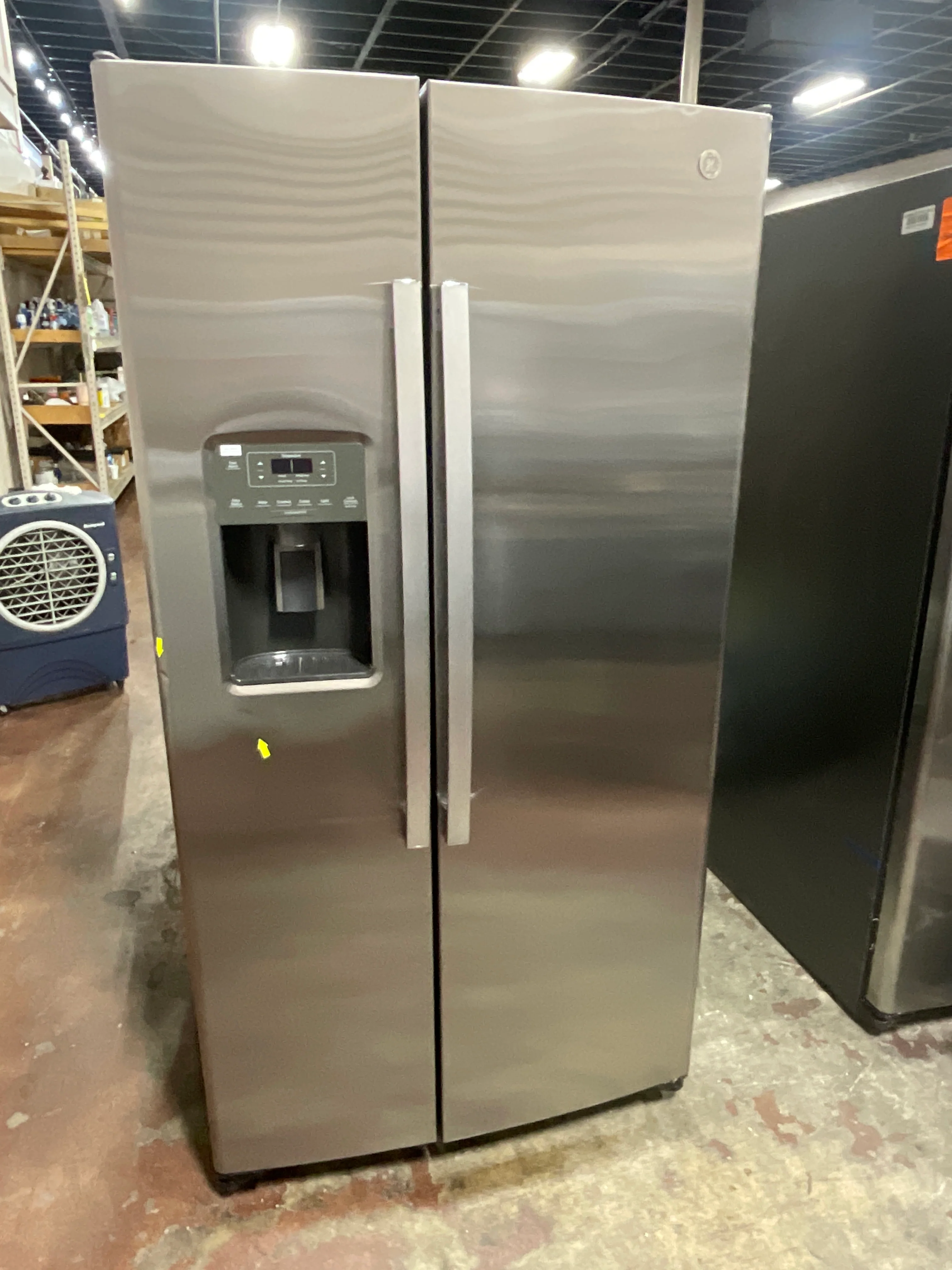 GE 25.3 Cu. Ft. Side-By-Side Refrigerator - Image 36